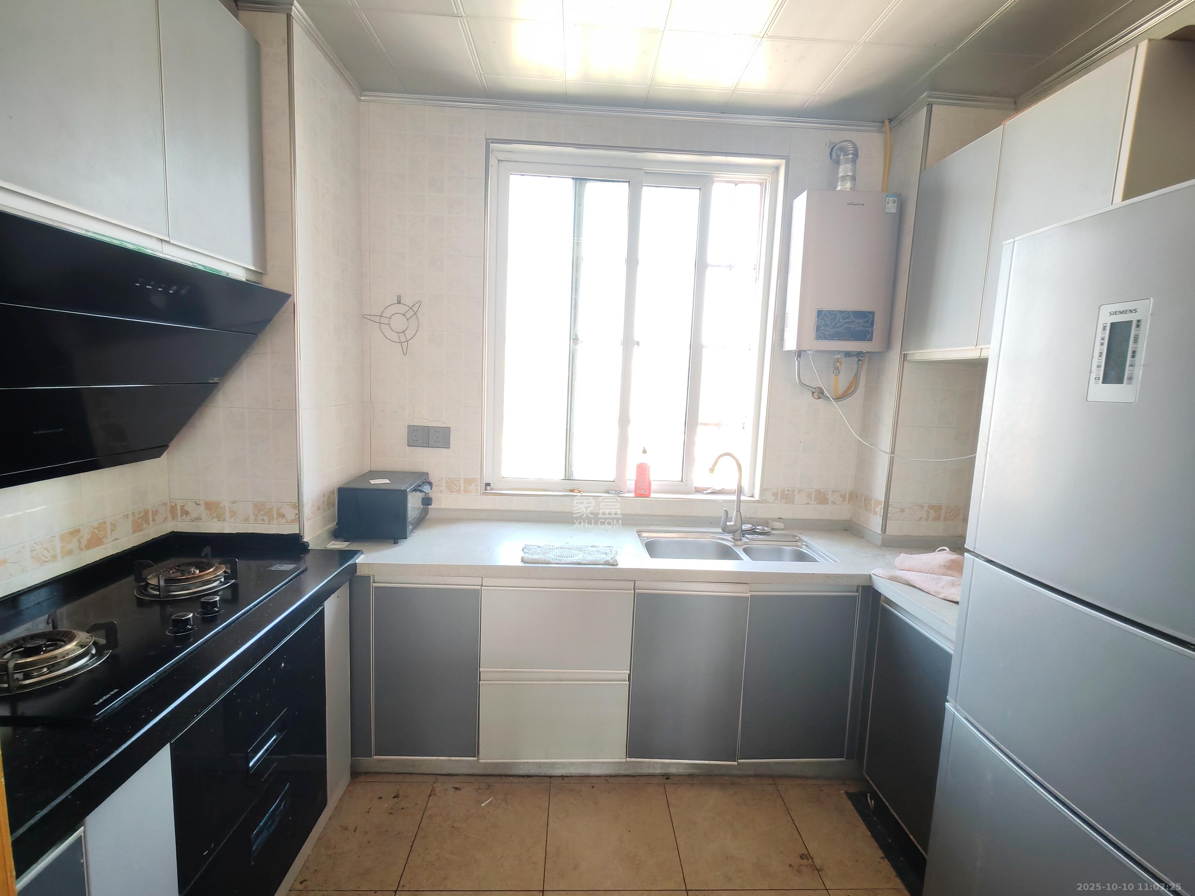 上河国际C区  3室2厅2卫    2900.0元/月室内图