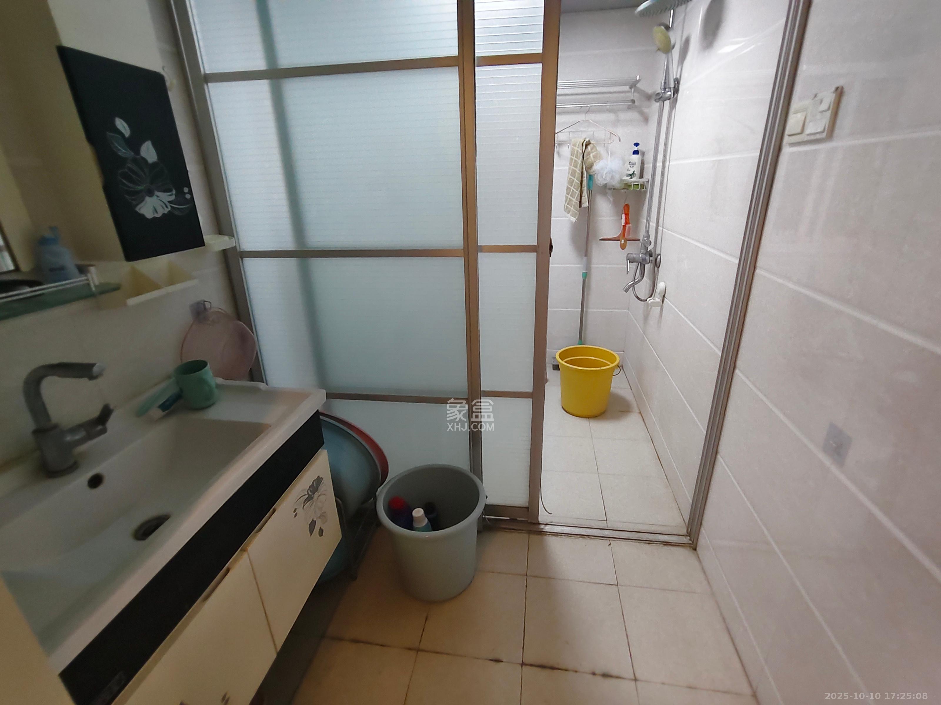 融圣国际 1室1厅1卫 1200.0元/月 融圣国际 1室1厅1卫 1200.0元/月室内图