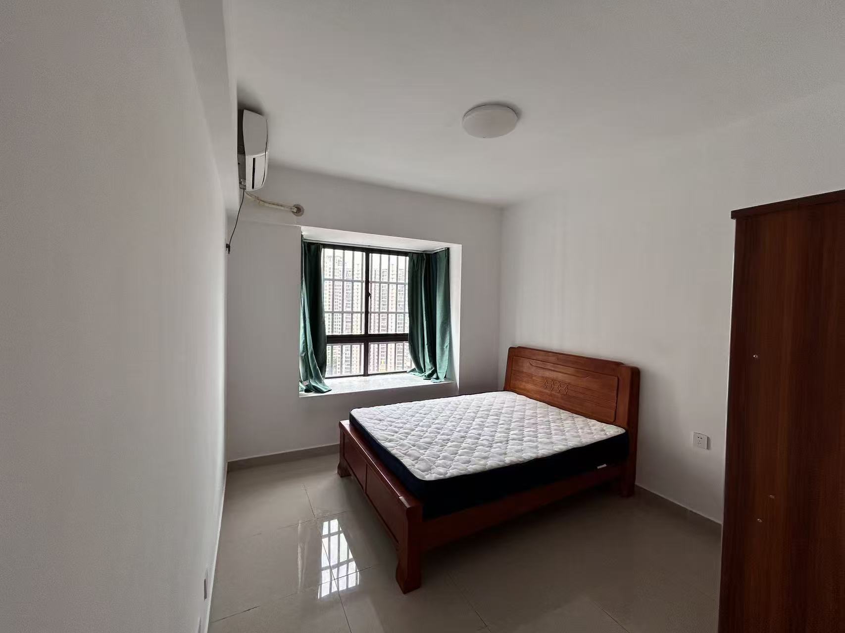 龙岐雅苑  3室2厅2卫    2900.0元/月