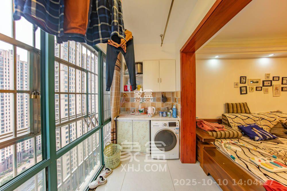 洋湖时代  3室2厅1卫    2300.0元/月室内图