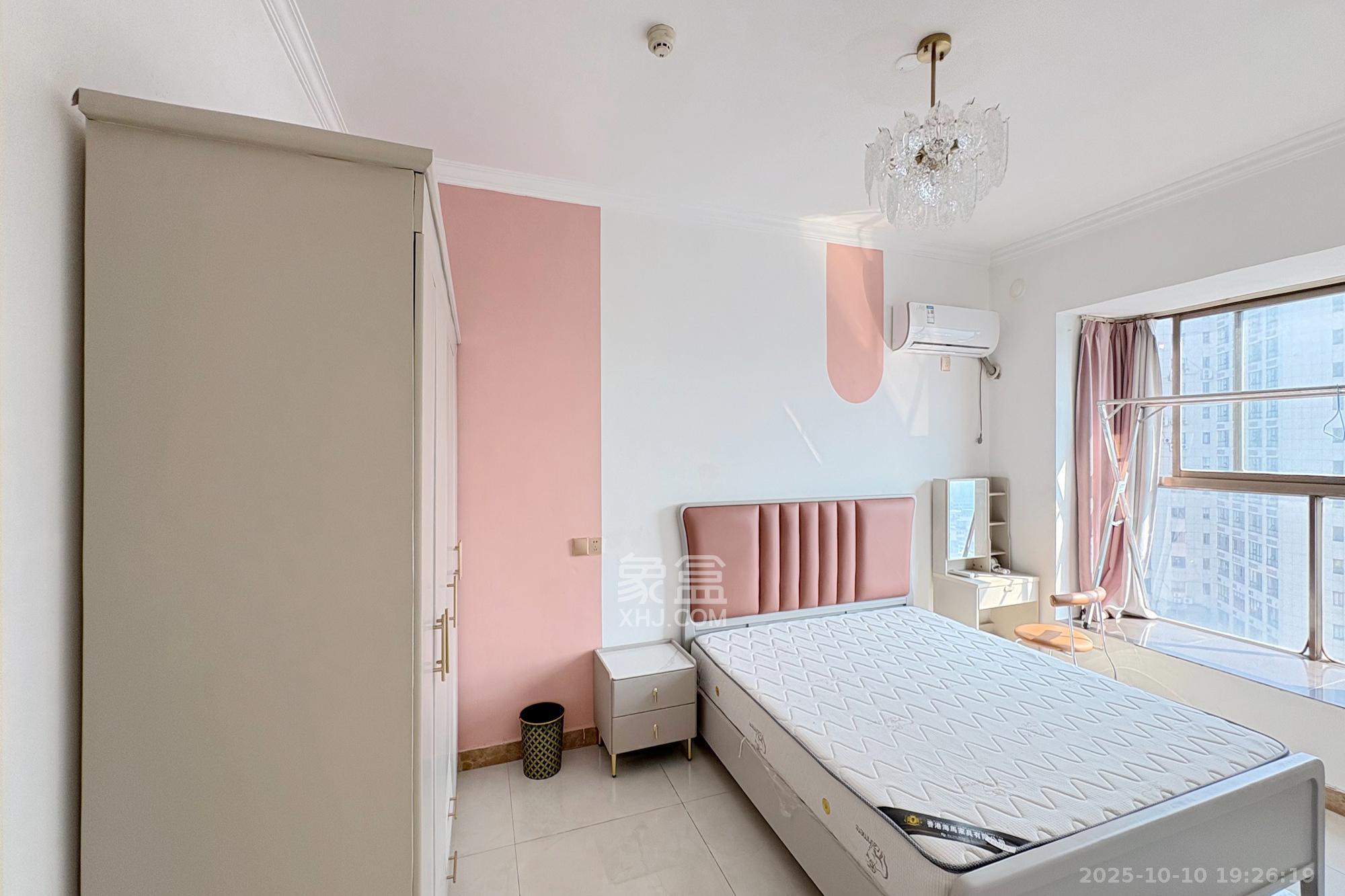 芙蓉同发  1室1厅1卫    52.0万卧室