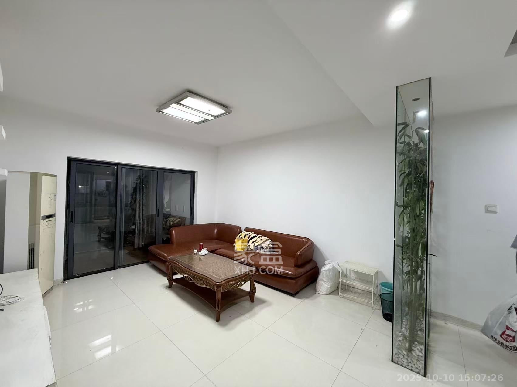 三万英尺  2室1厅1卫    2600.0元/月