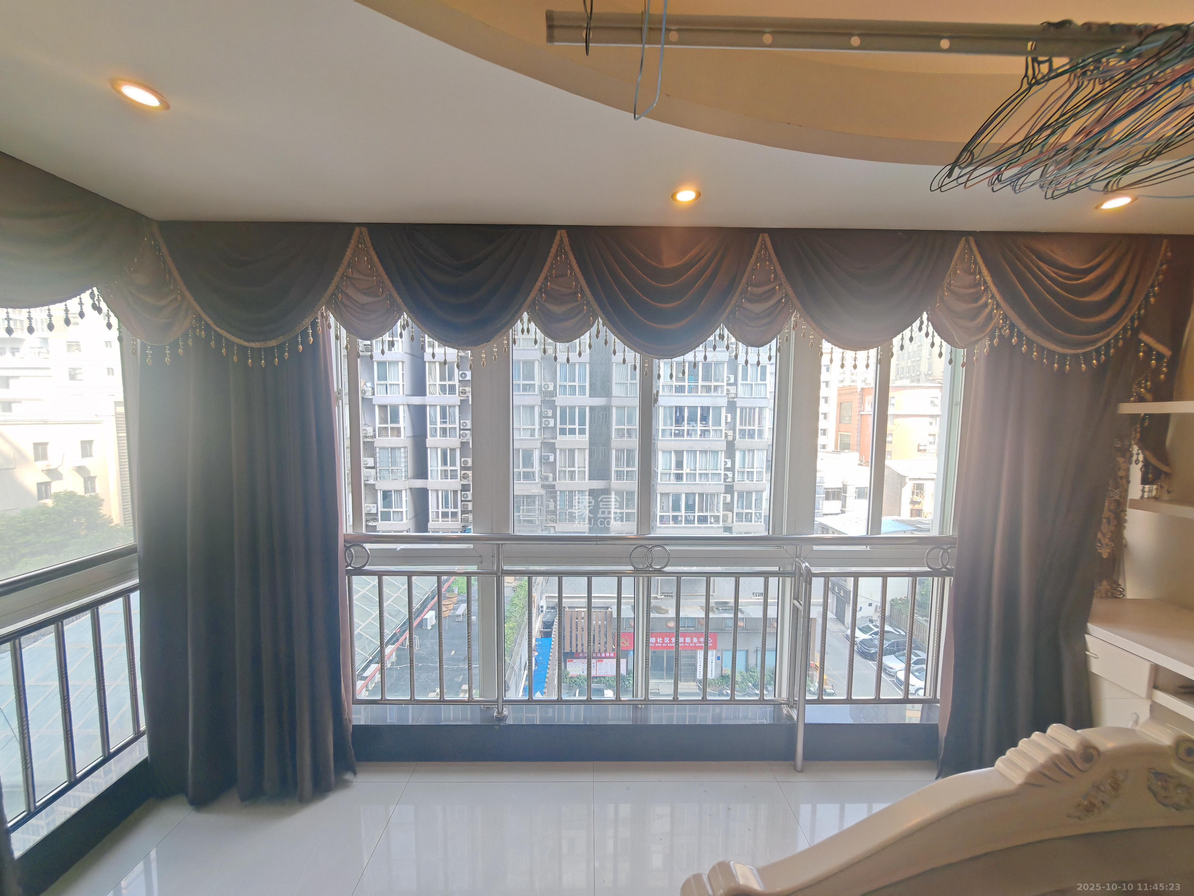 五一华府  3室2厅2卫    5000.0元/月室内图