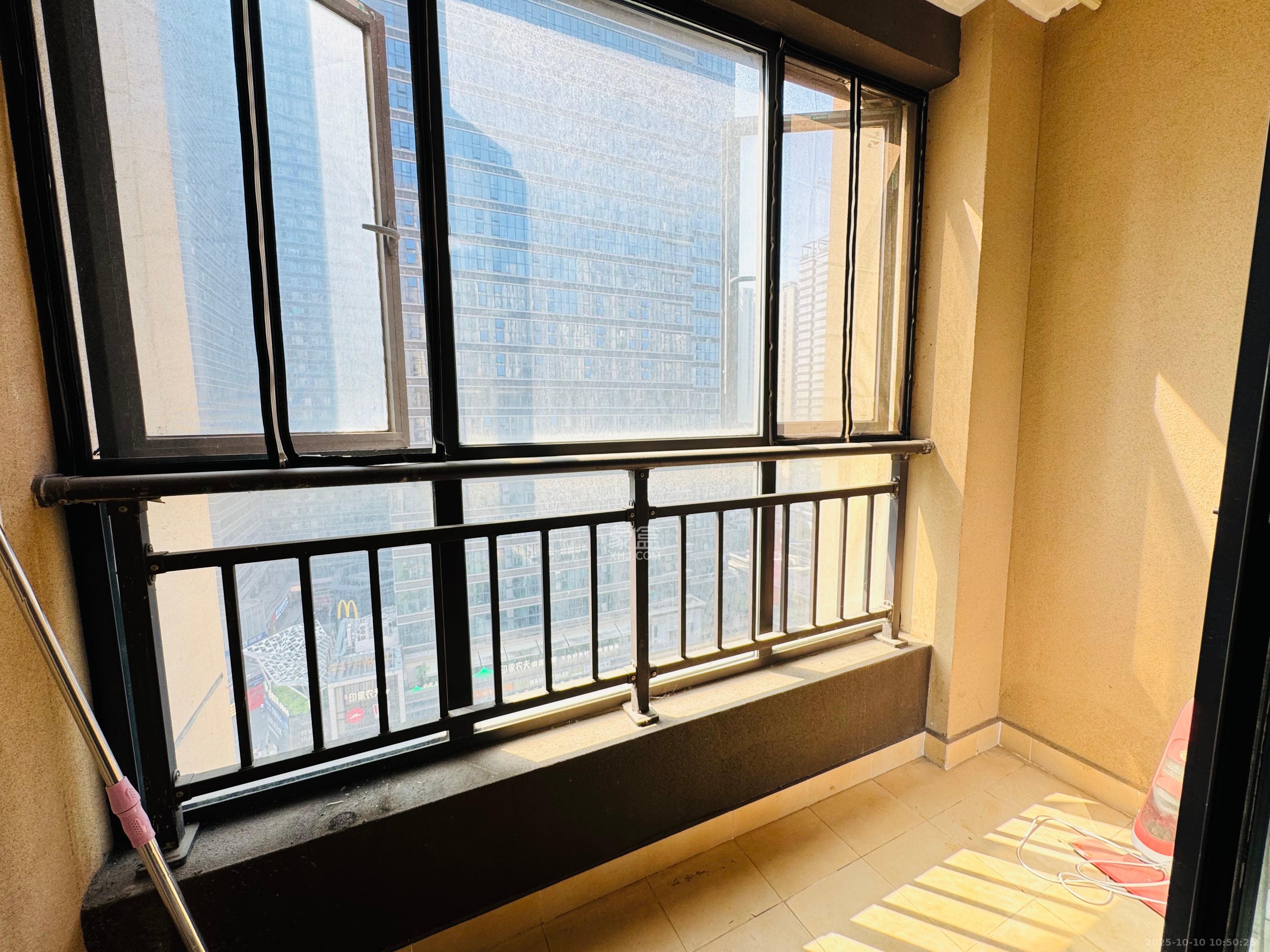 协信星澜汇  2室2厅1卫    2200.0元/月室内图