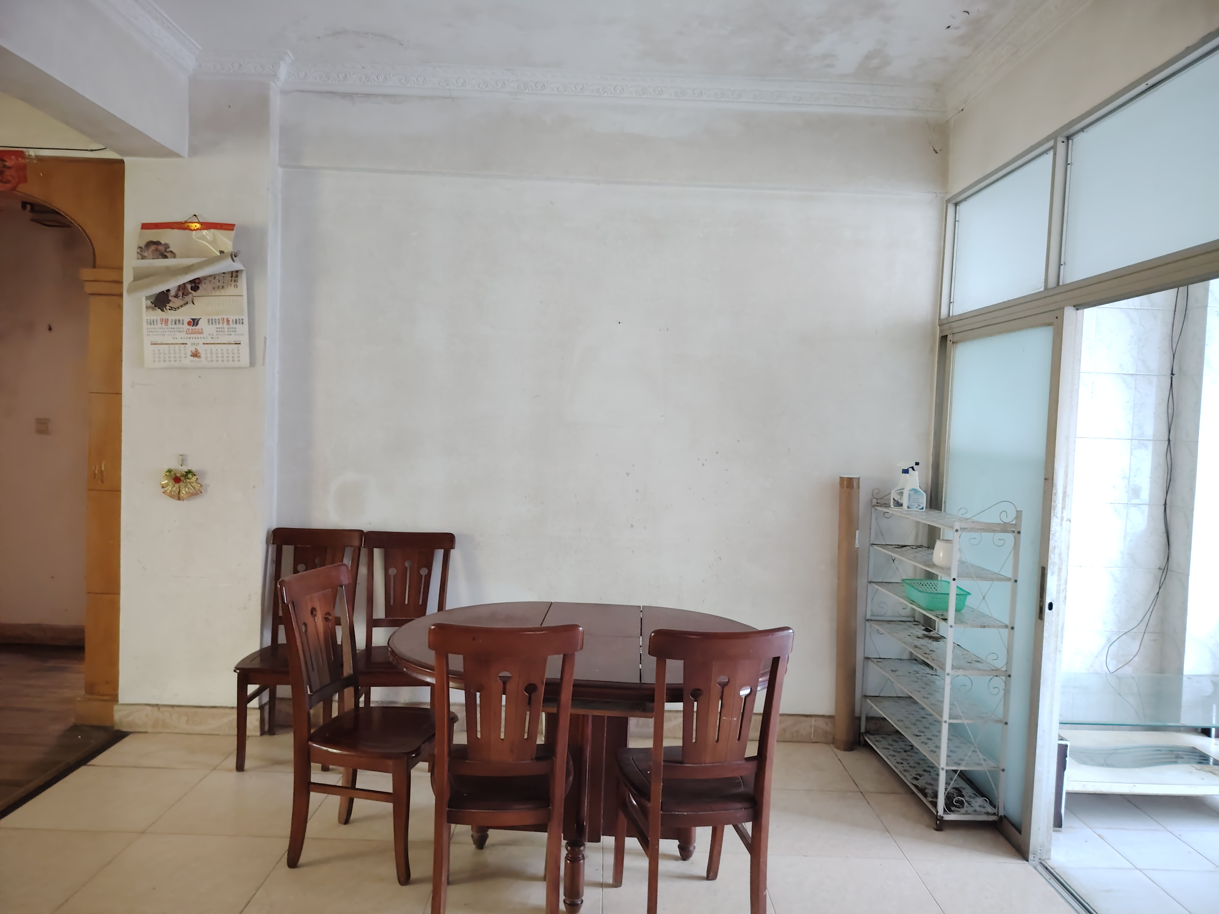 顺发新村 4室2厅1卫 2000.0元/月 顺发新村 4室2厅1卫 2000.0元/月室内图