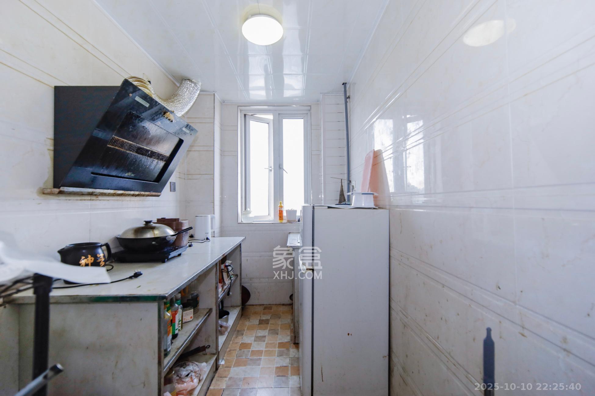 蓝光幸福满庭  4室2厅2卫    85.0万厨房