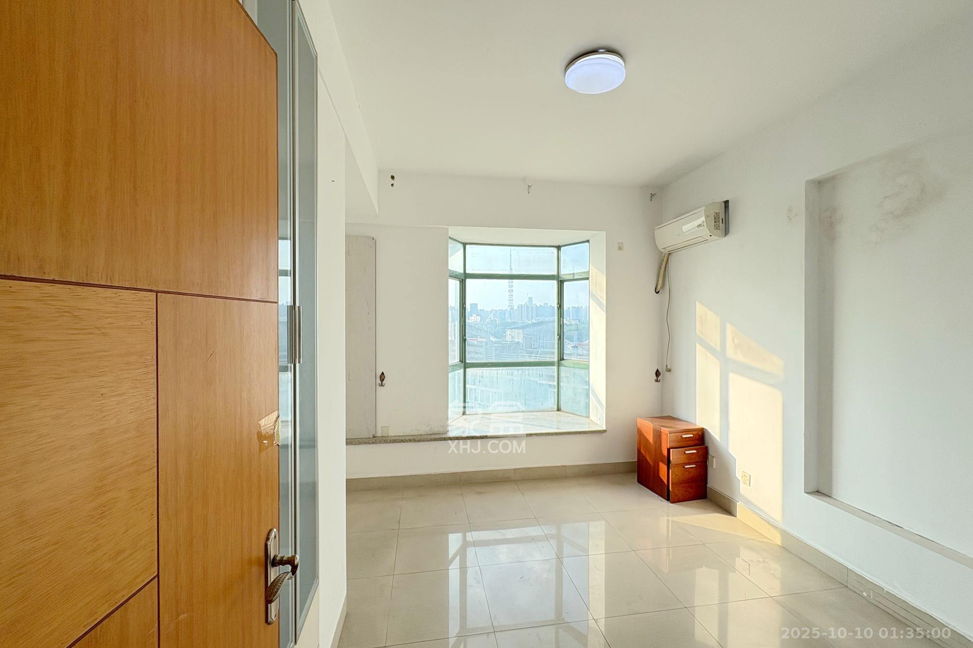 梦泽园  4室2厅1卫    220.0万卧室