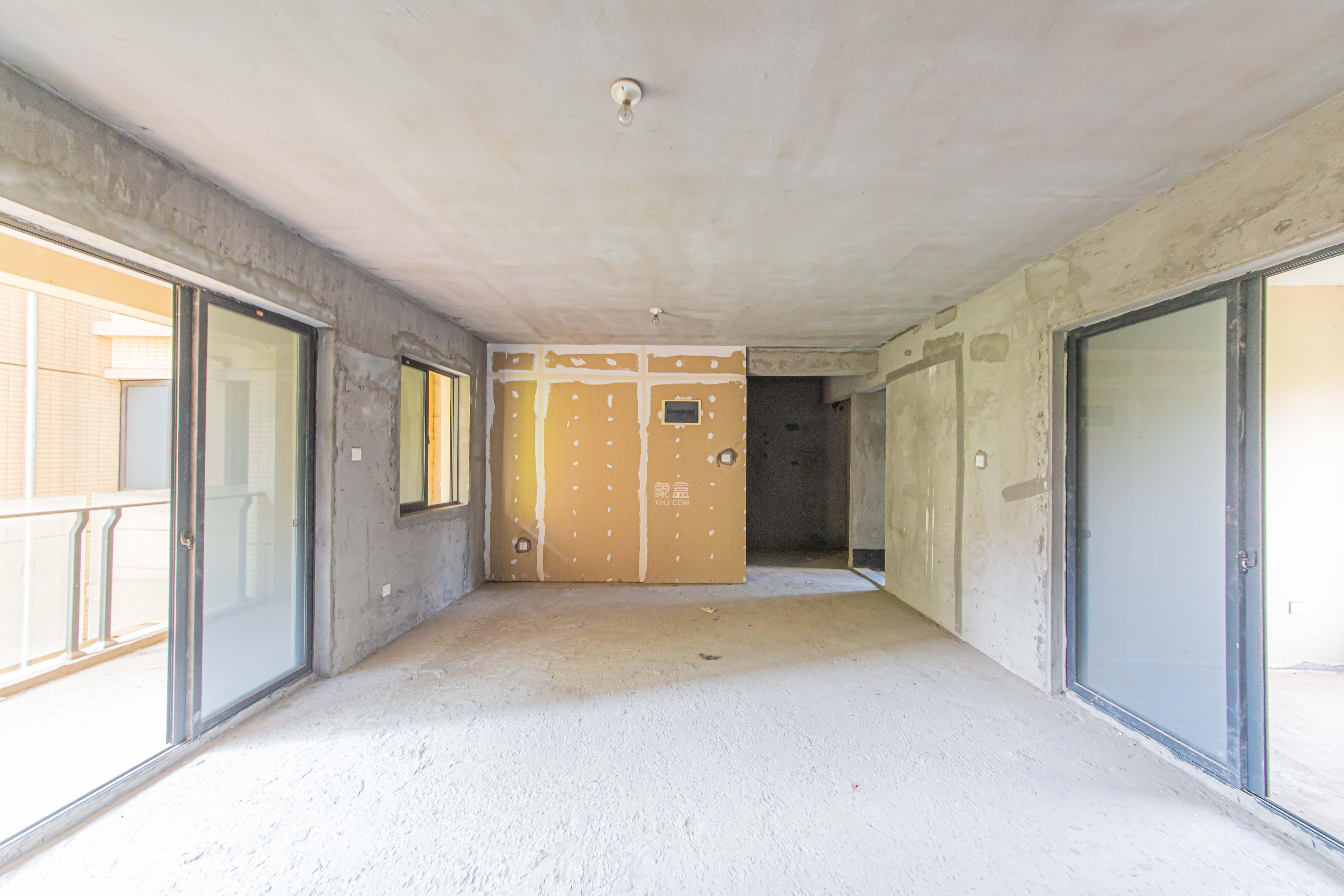 保利花园  3室2厅2卫    95.0万客厅