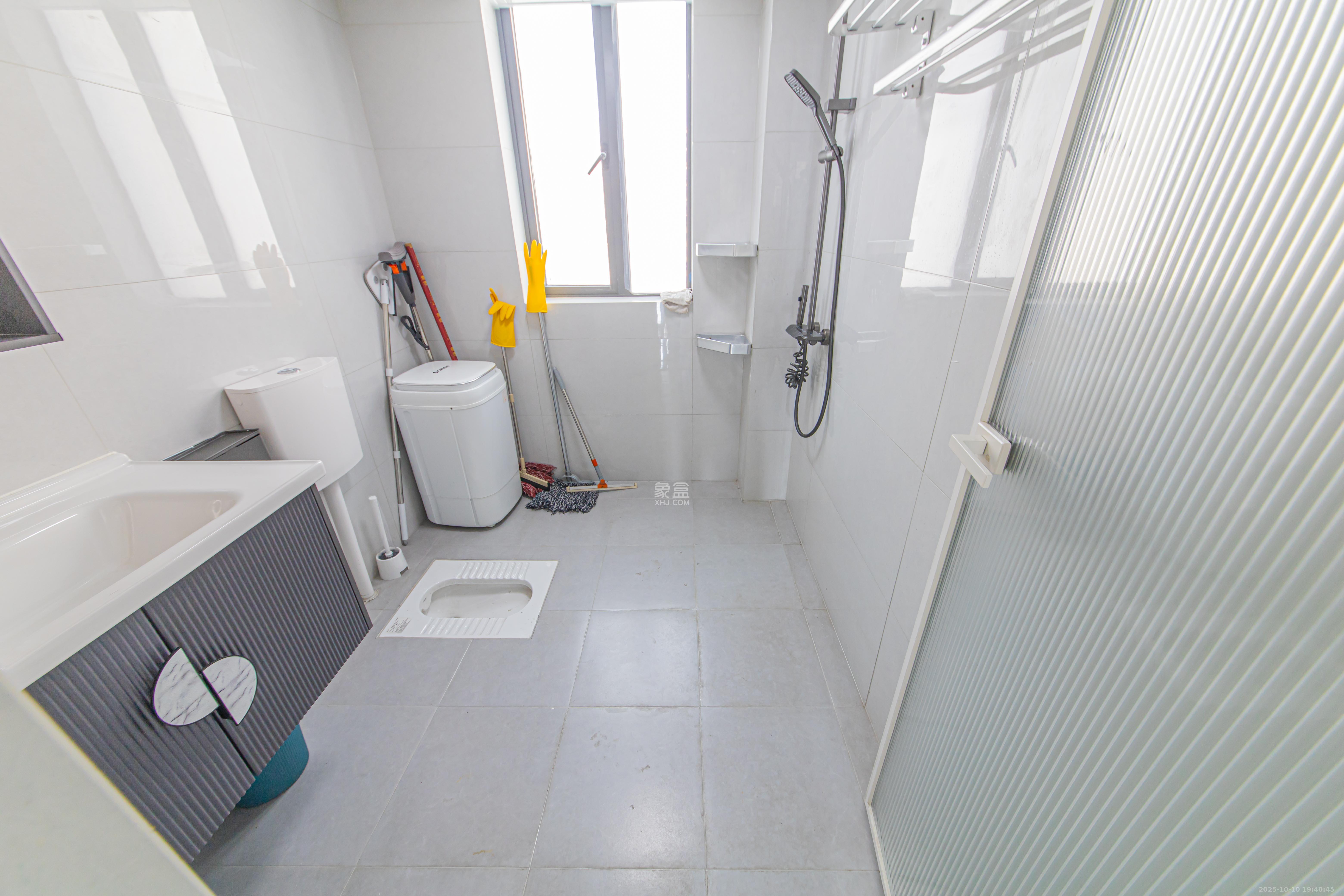 九峰远见 3室2厅2卫 155.0万 九峰远见 3室2厅2卫 155.0万卫生间