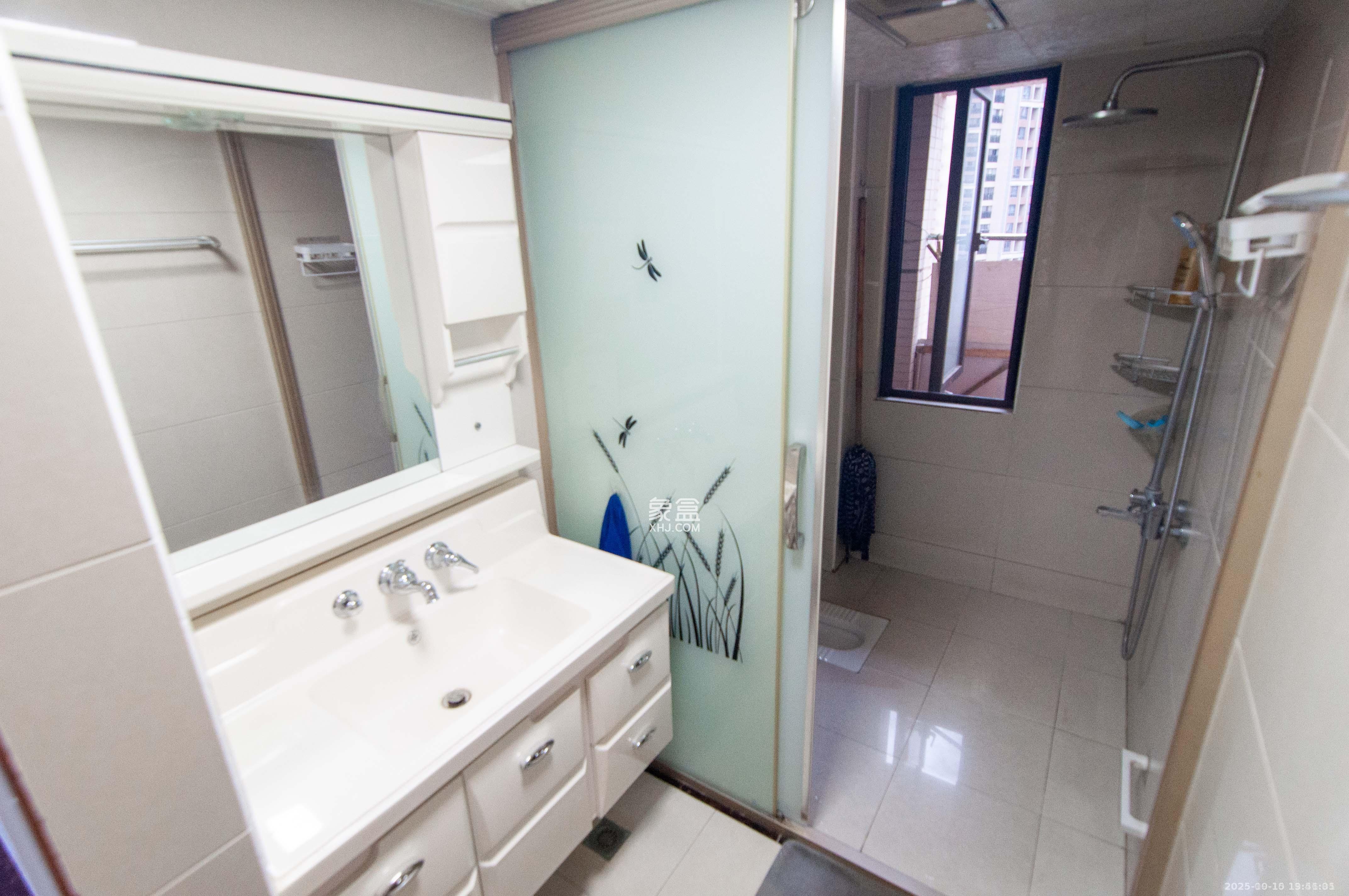 达美D6区  4室2厅2卫    3200.0元/月室内图
