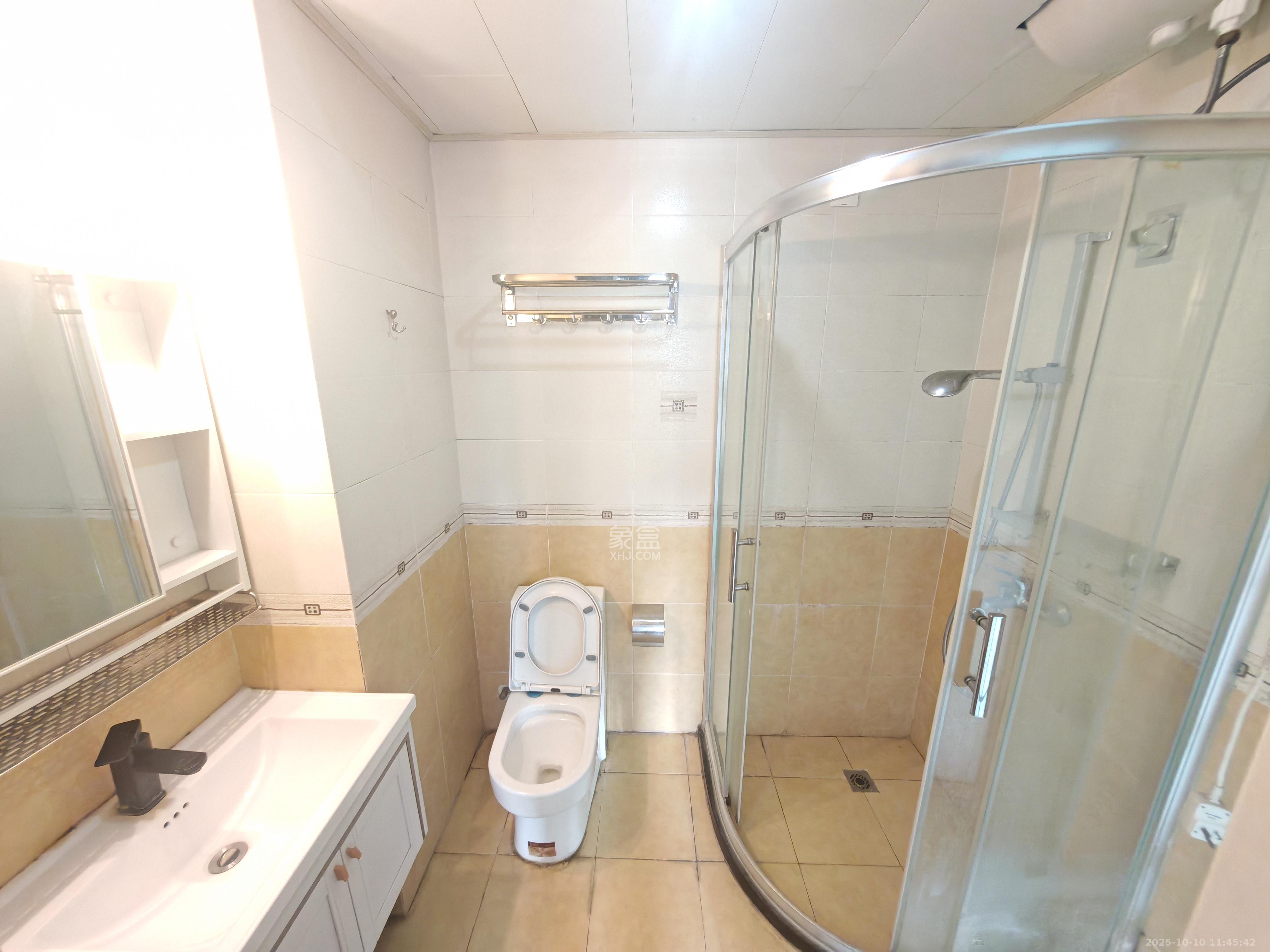 五一华府 3室2厅2卫 5000.0元/月 五一华府 3室2厅2卫 5000.0元/月室内图