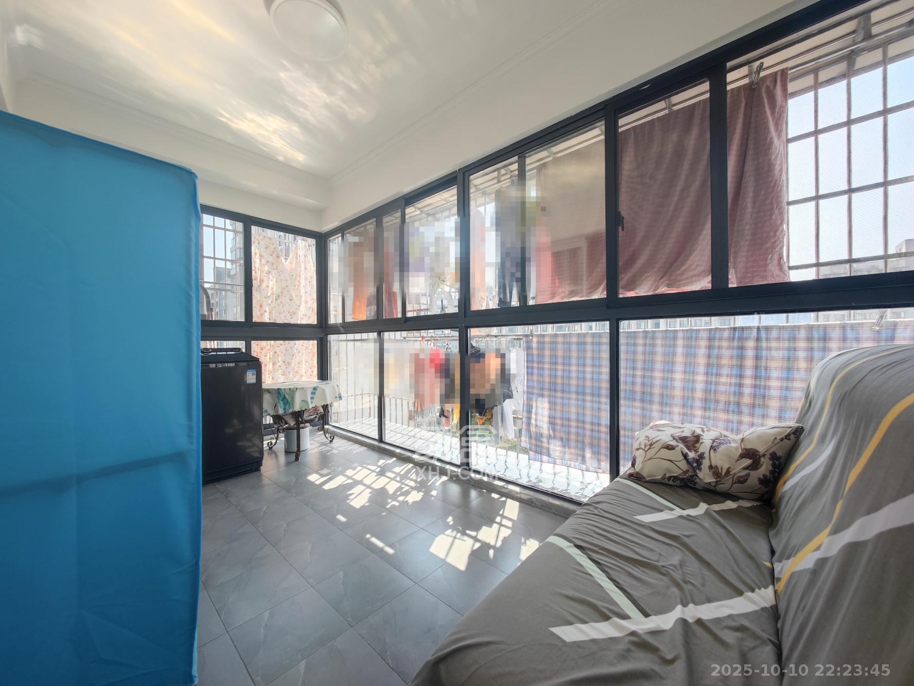 华银天际  5室2厅2卫    178.0万 华银天际  5室2厅2卫    178.0万阳台