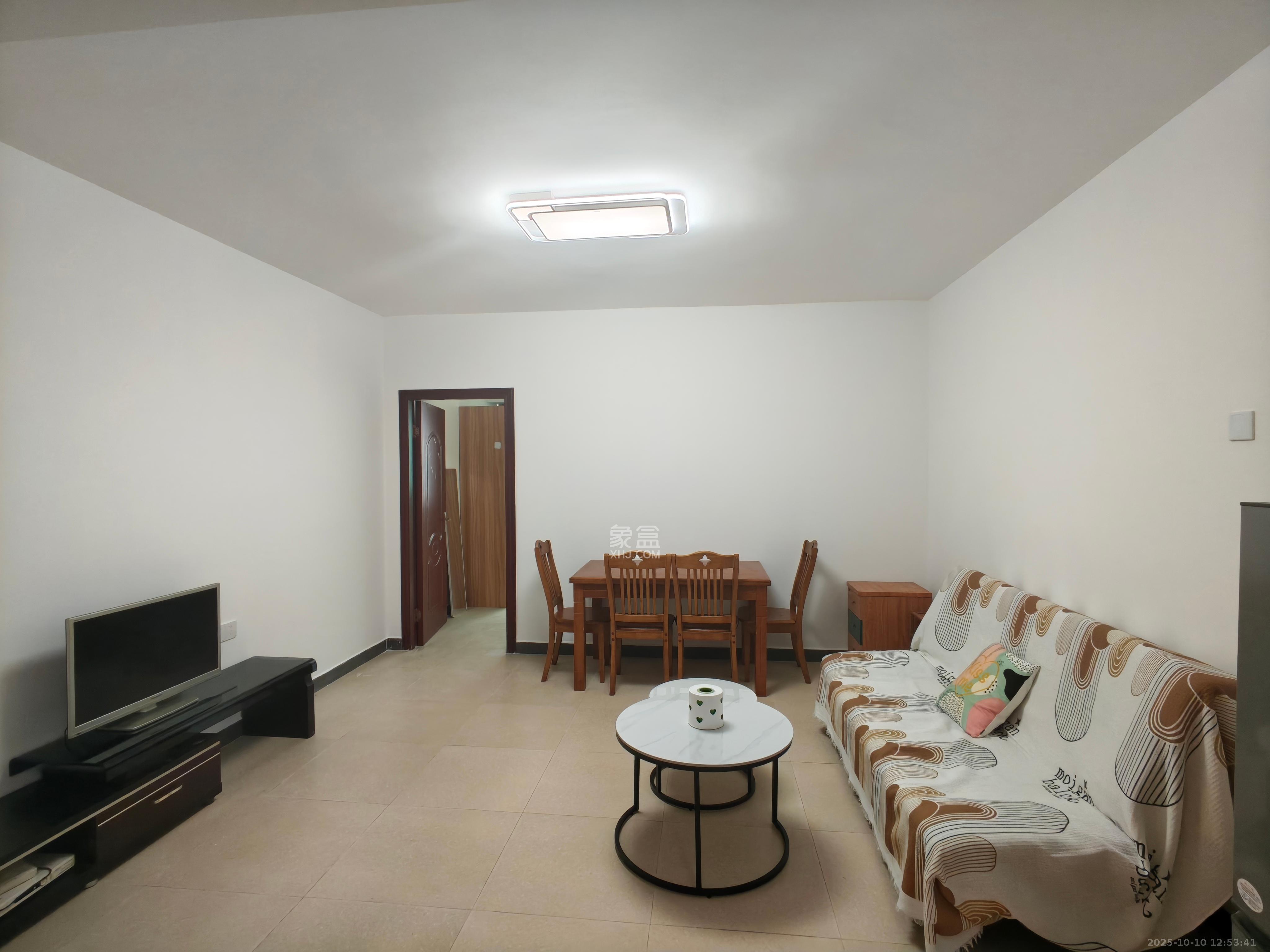 QQ生活馆  1室1厅1卫    1500.0元/月 QQ生活馆  1室1厅1卫    1500.0元/月室内图