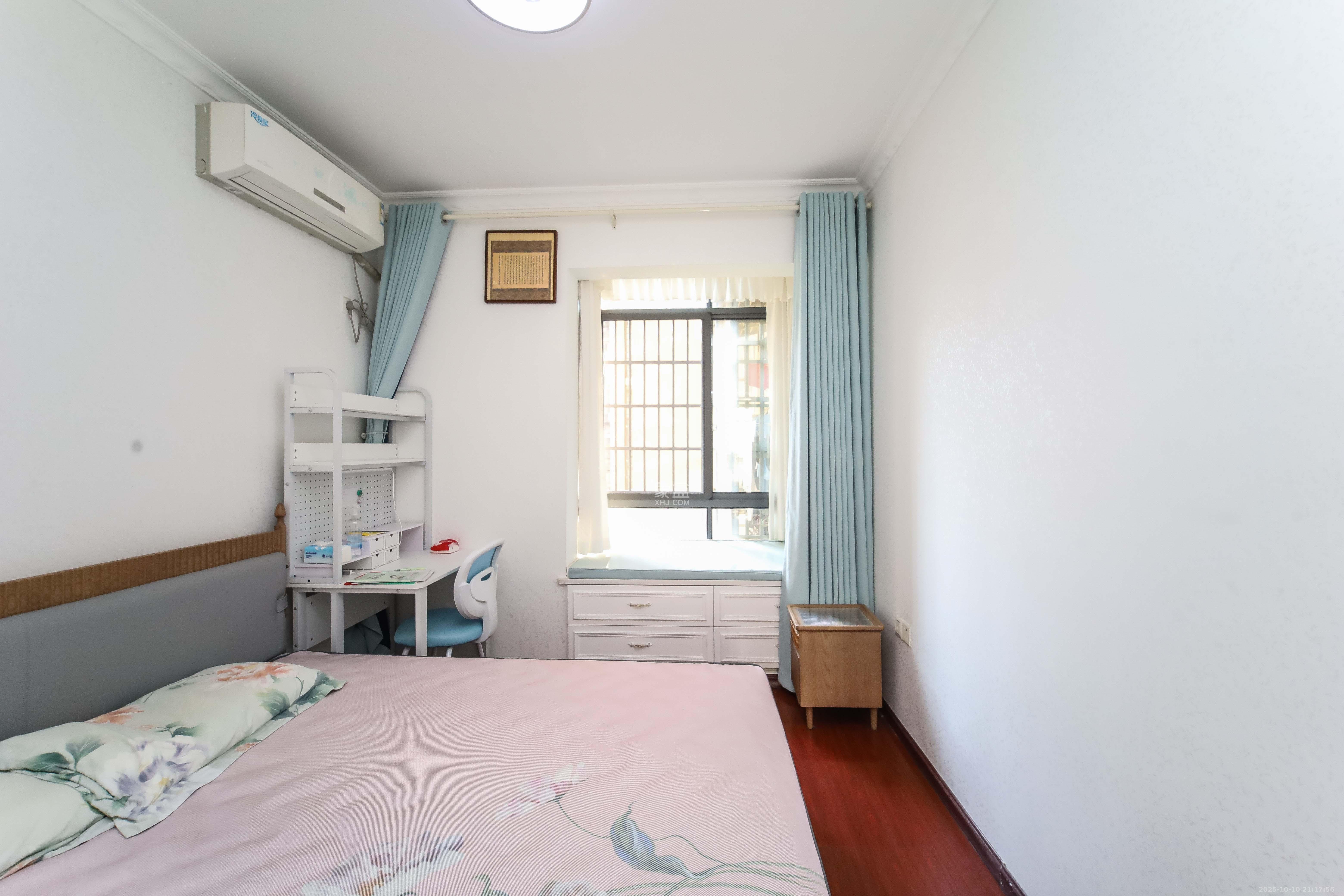 江河东澜湾  3室2厅2卫    135.0万卧室