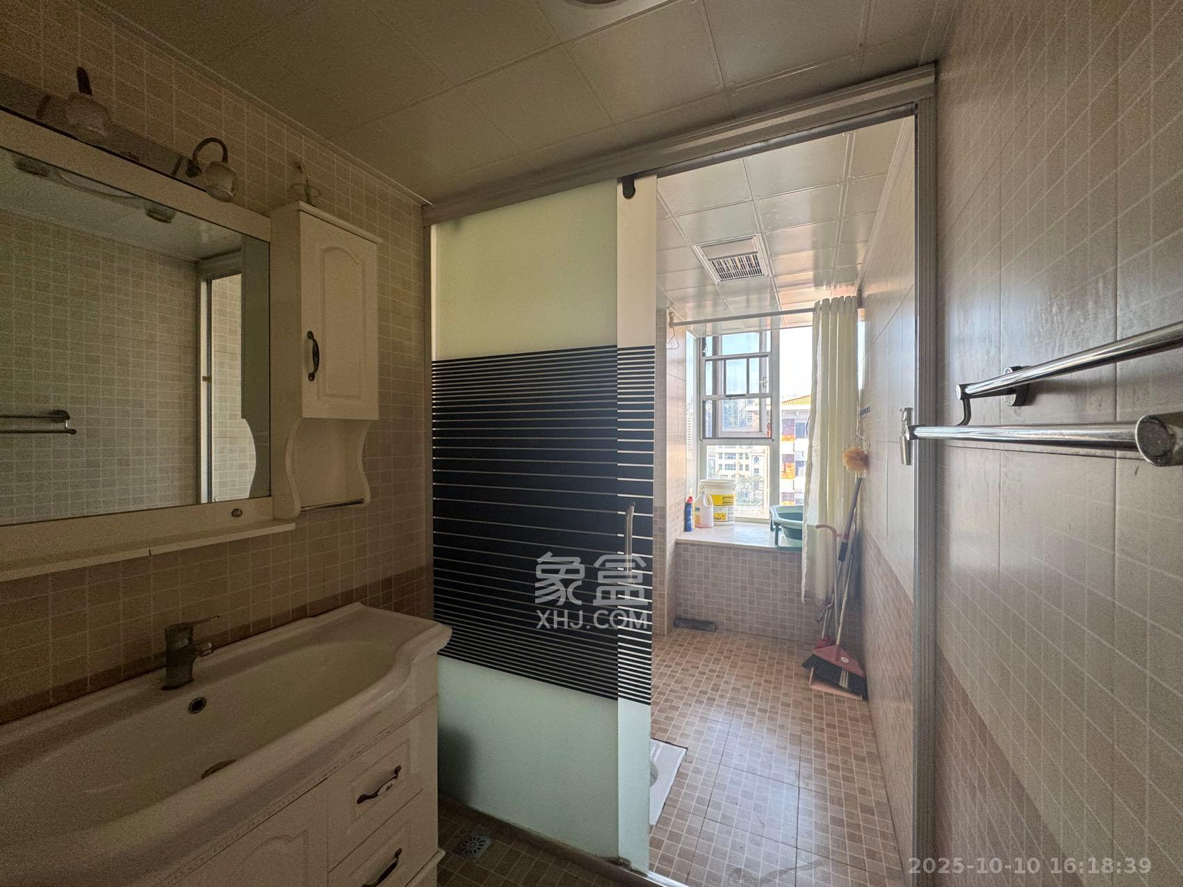 金鼎公园尚  3室2厅2卫    2200.0元/月室内图