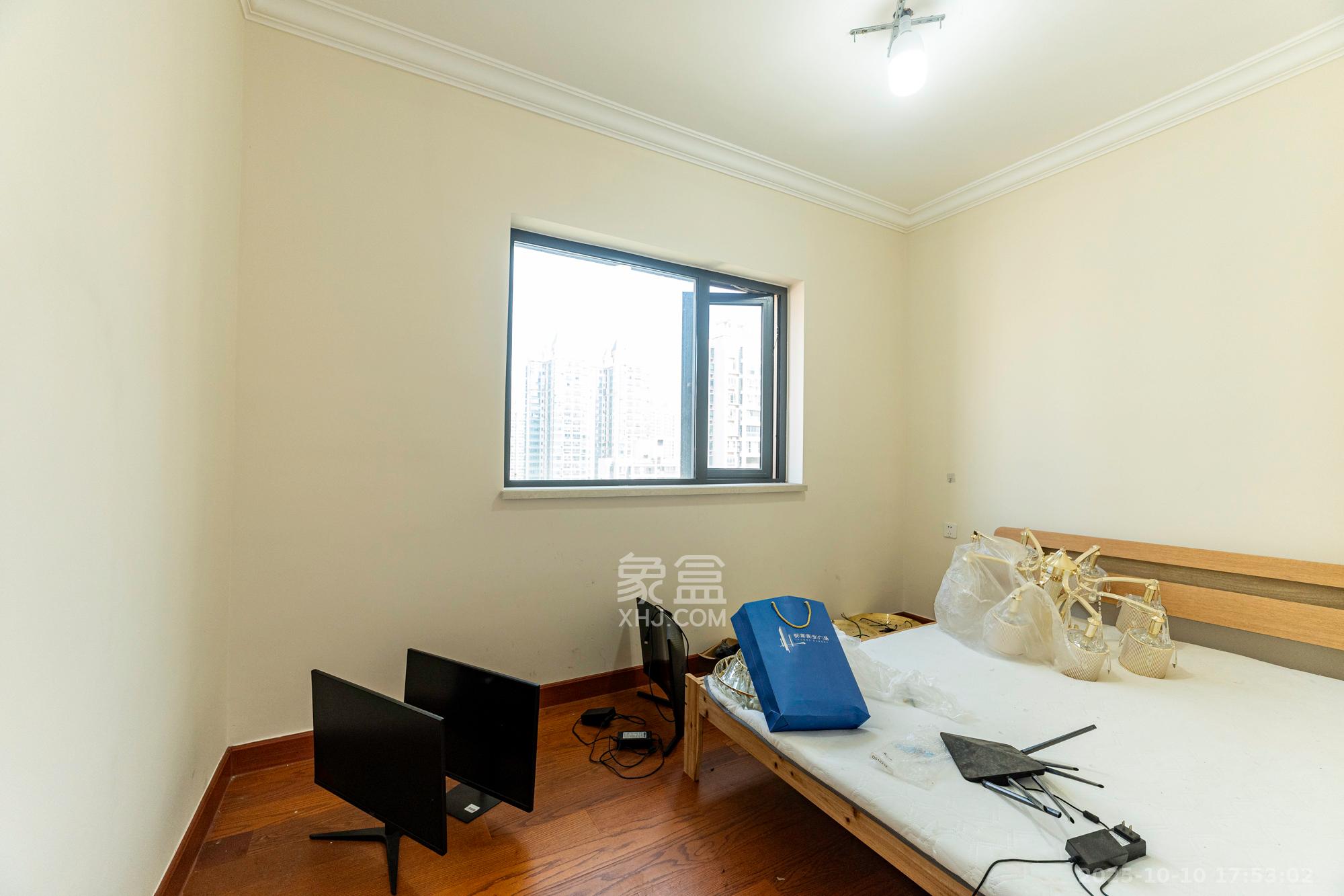 恒大雅苑  4室2厅2卫    158.0万卧室