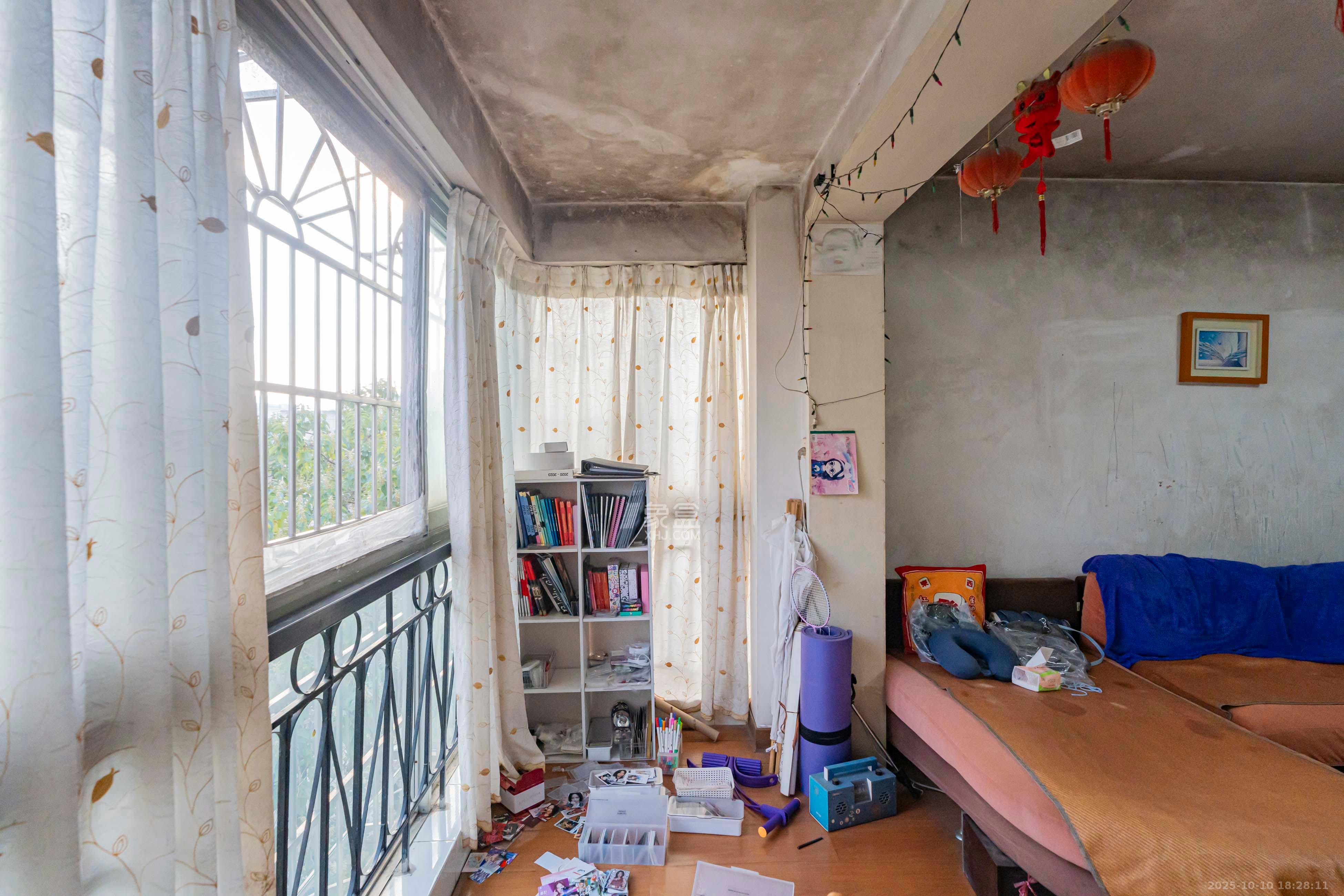 金帆小区  4室2厅2卫    79.0万 金帆小区  4室2厅2卫    79.0万阳台