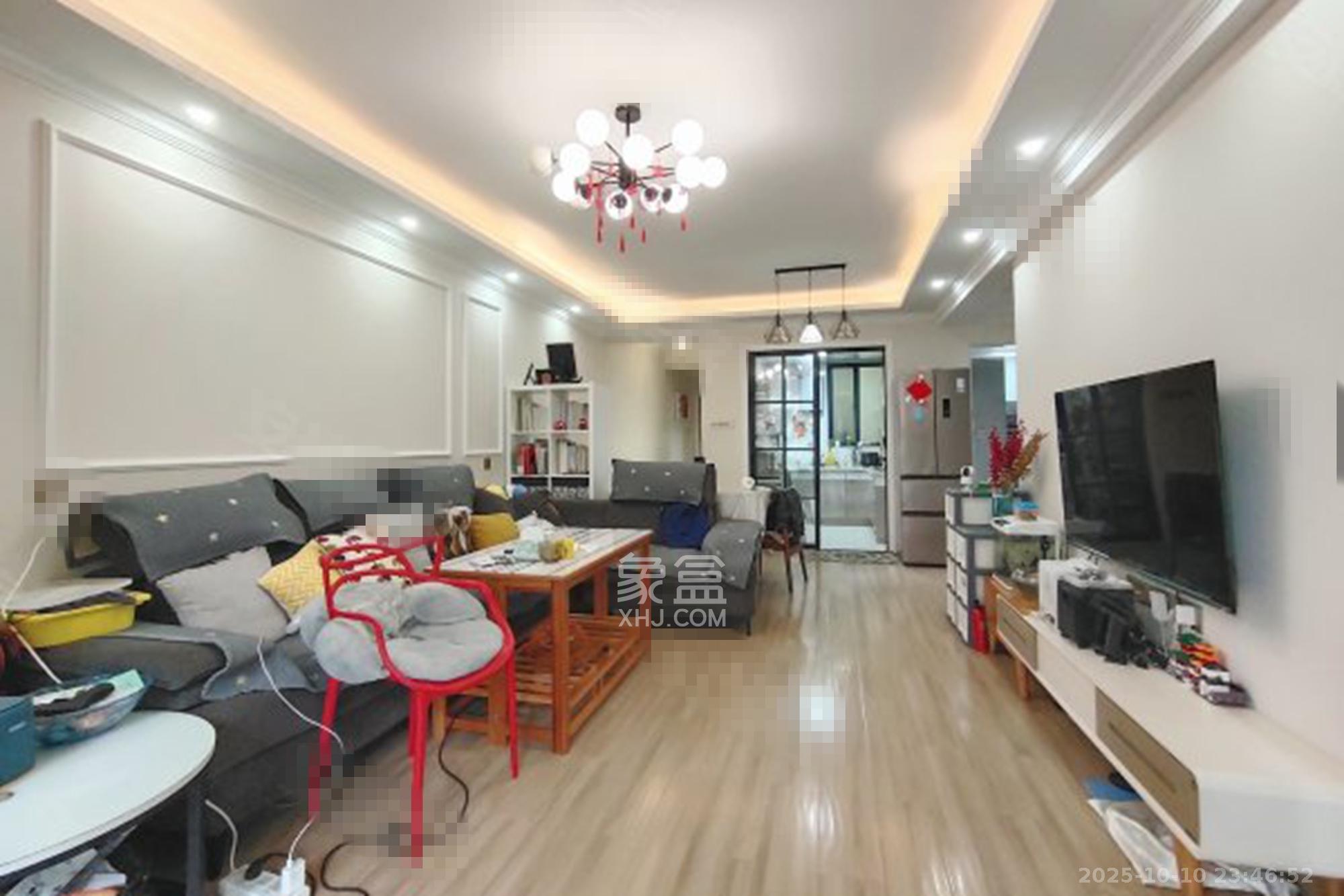 华润凤凰城二期  3室2厅1卫    85.0万客厅