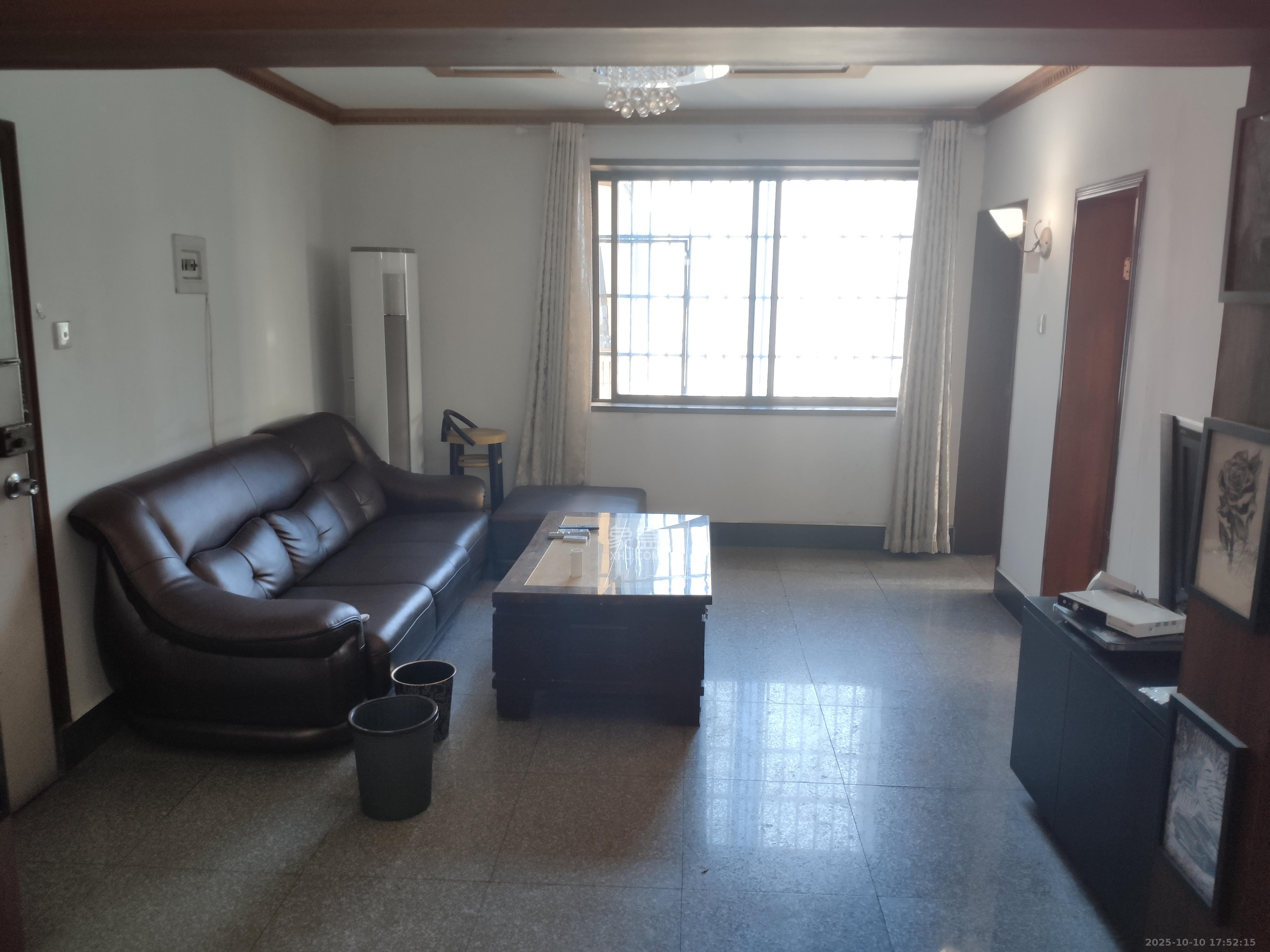 窑岭光大银行宿舍  2室2厅1卫    2100.0元/月