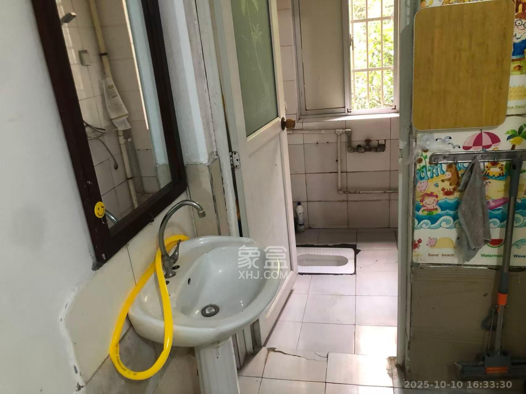 金秋小区  3室2厅2卫    2400.0元/月 金秋小区  3室2厅2卫    2400.0元/月室内图