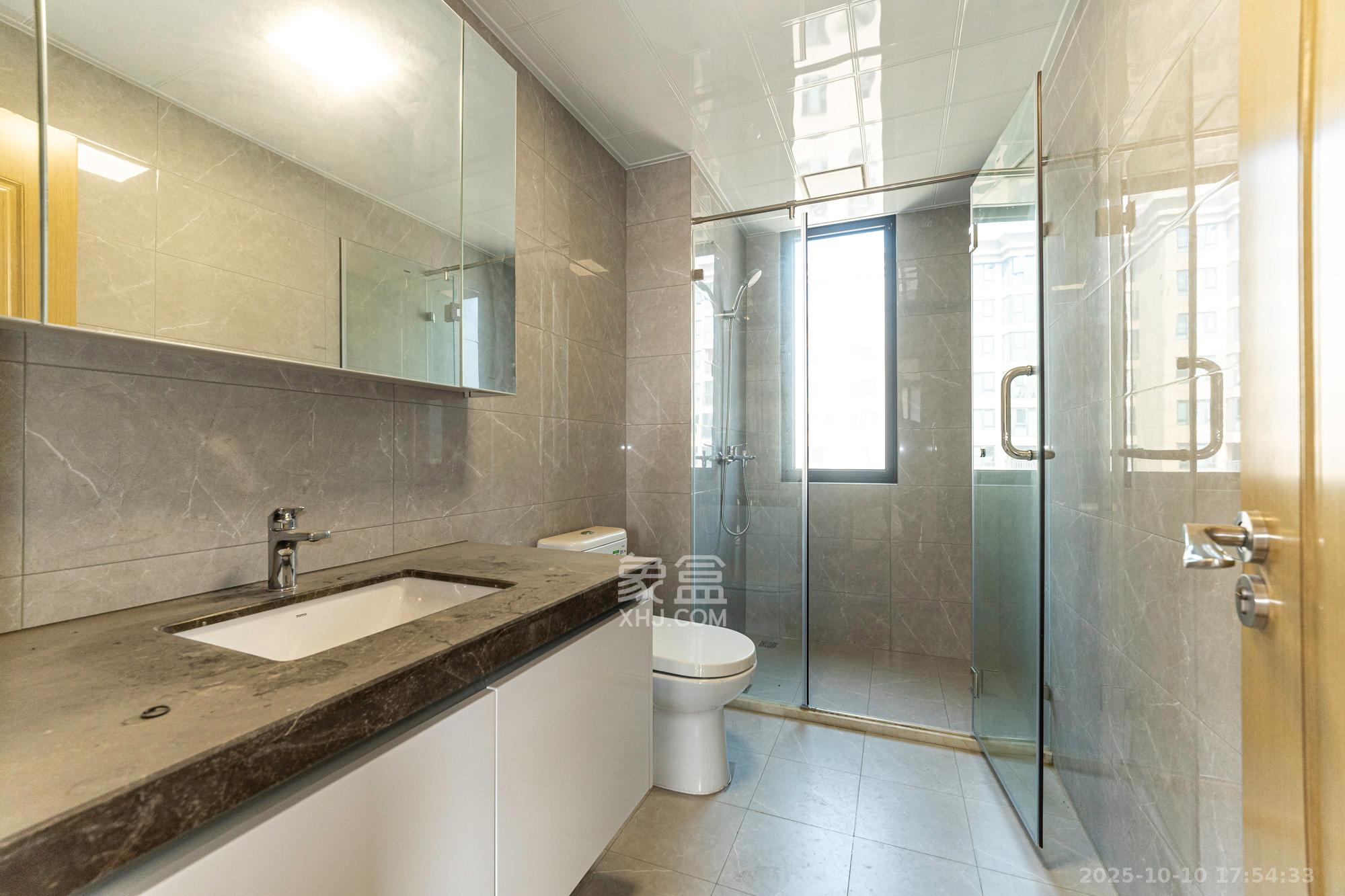 运达锦绣广场 4室2厅2卫 150.0万 运达锦绣广场 4室2厅2卫 150.0万卫生间