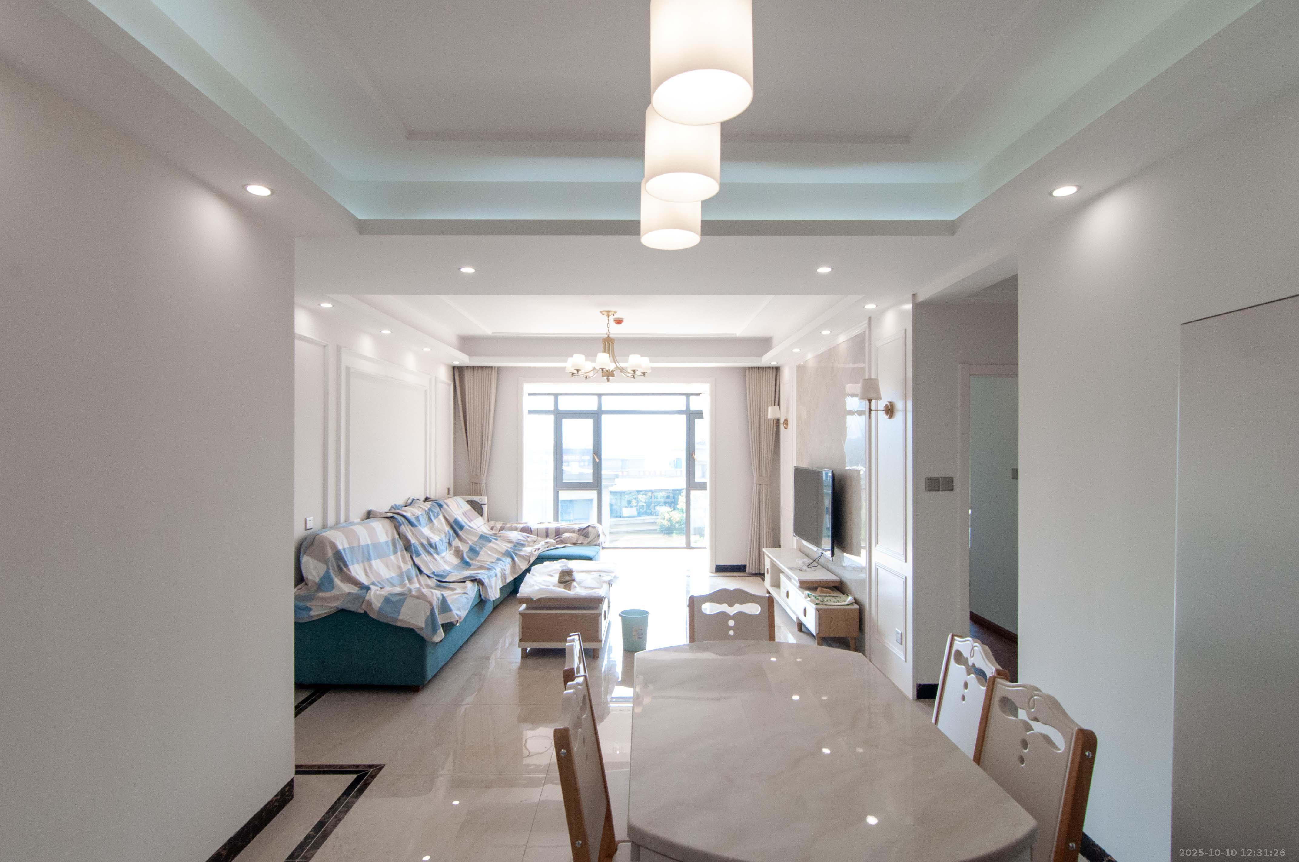 中建梅溪湖中心 4室2厅2卫 210.0万 中建梅溪湖中心 4室2厅2卫 210.0万客厅