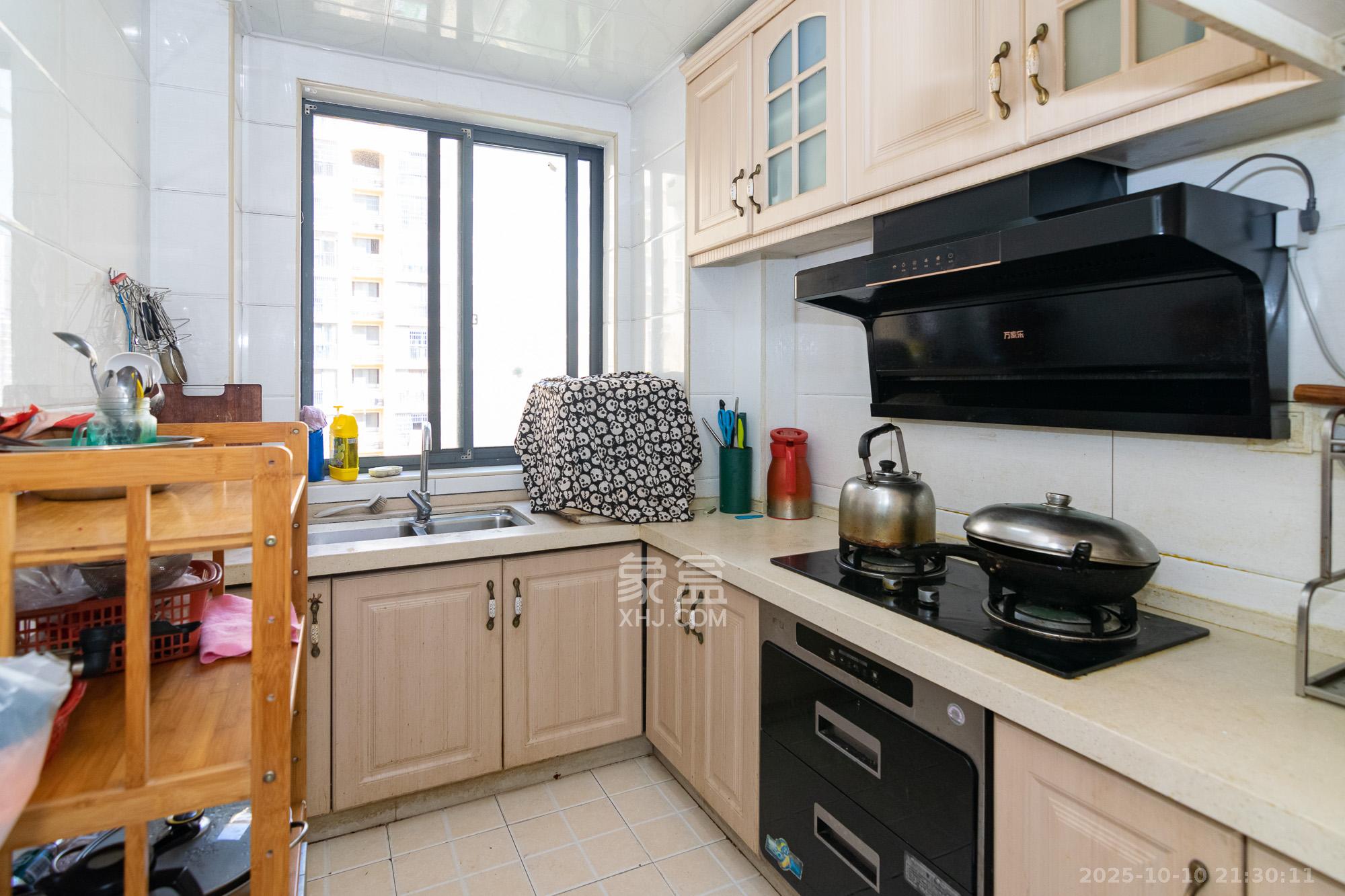 晟通城  3室2厅1卫    50.8万 晟通城  3室2厅1卫    50.8万厨房