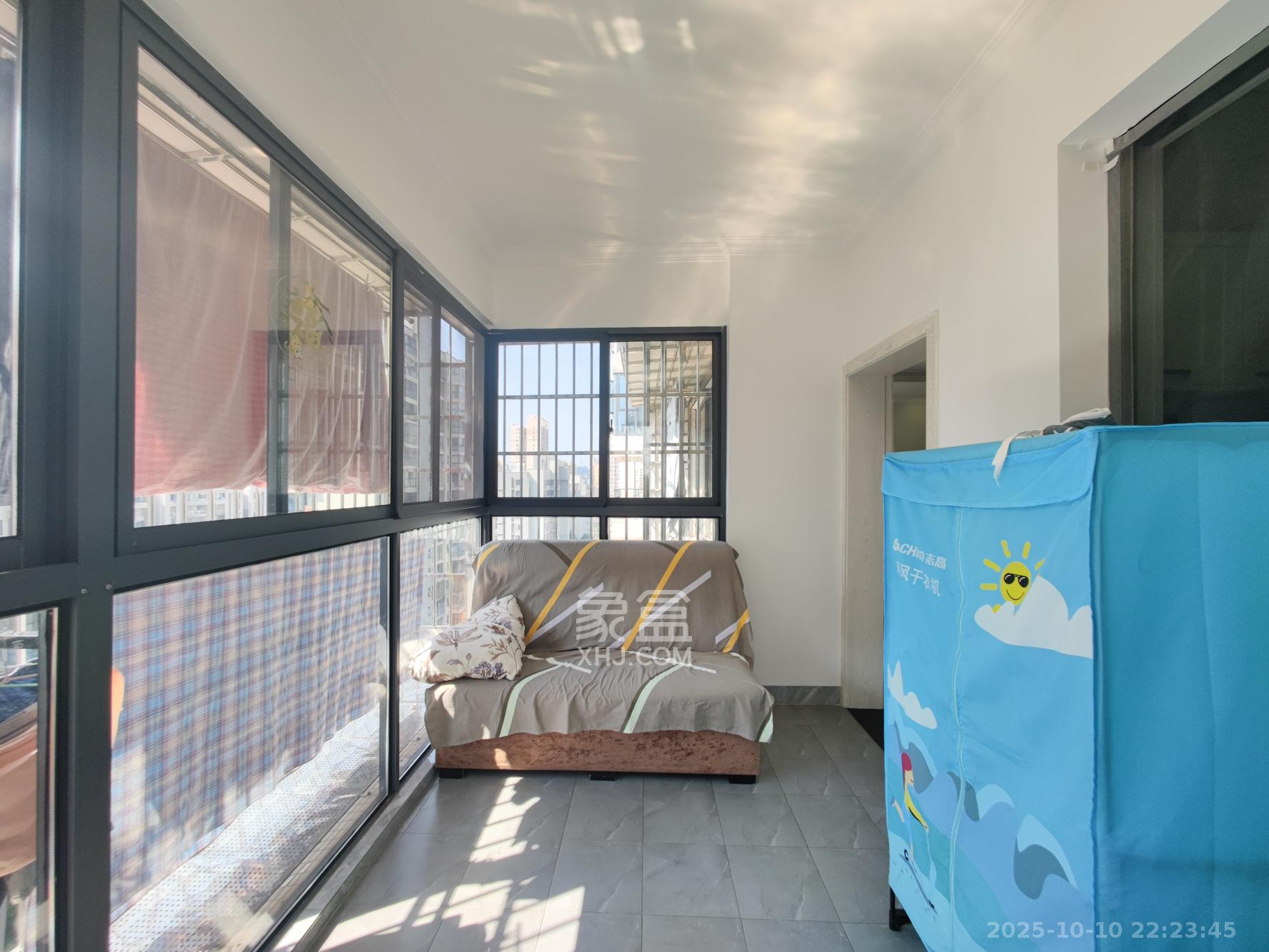 华银天际  5室2厅2卫    178.0万 华银天际  5室2厅2卫    178.0万阳台