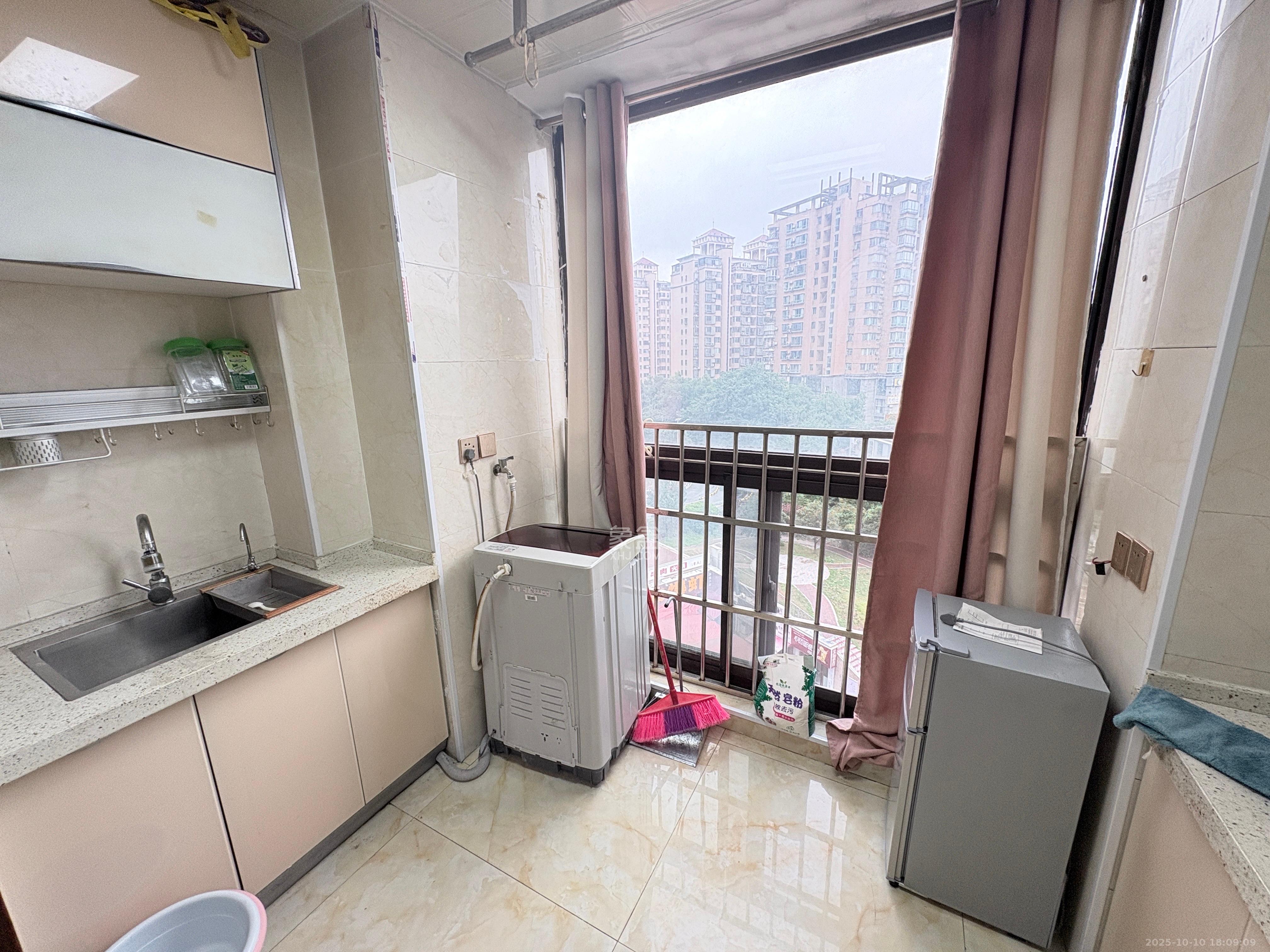 星宇V立方（旭和大厦）  1室1厅1卫    1300.0元/月室内图