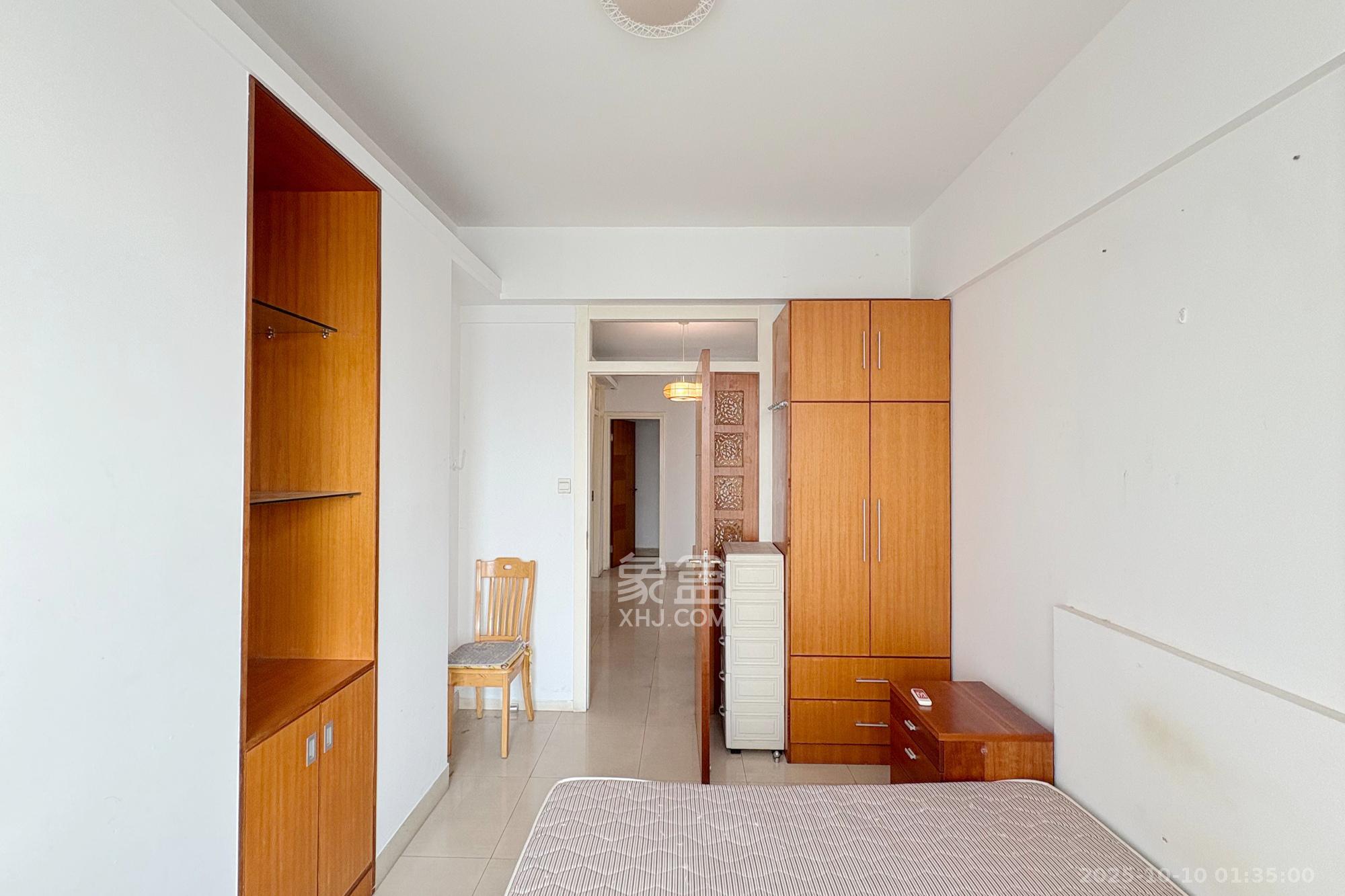 梦泽园  4室2厅1卫    220.0万卧室