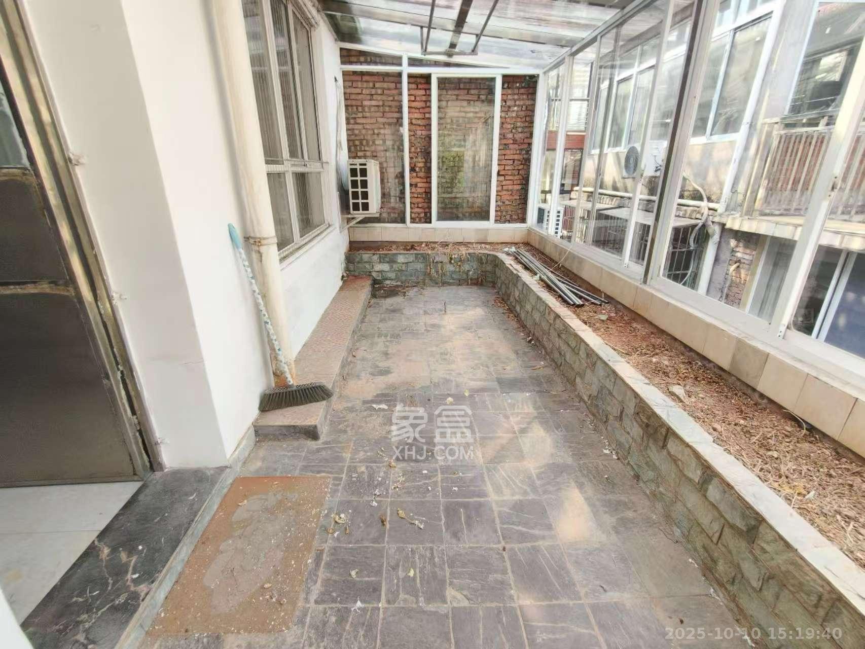 幸福里(幸福里一期) 5室2厅3卫 4800.0元/月 幸福里(幸福里一期) 5室2厅3卫 4800.0元/月室内图