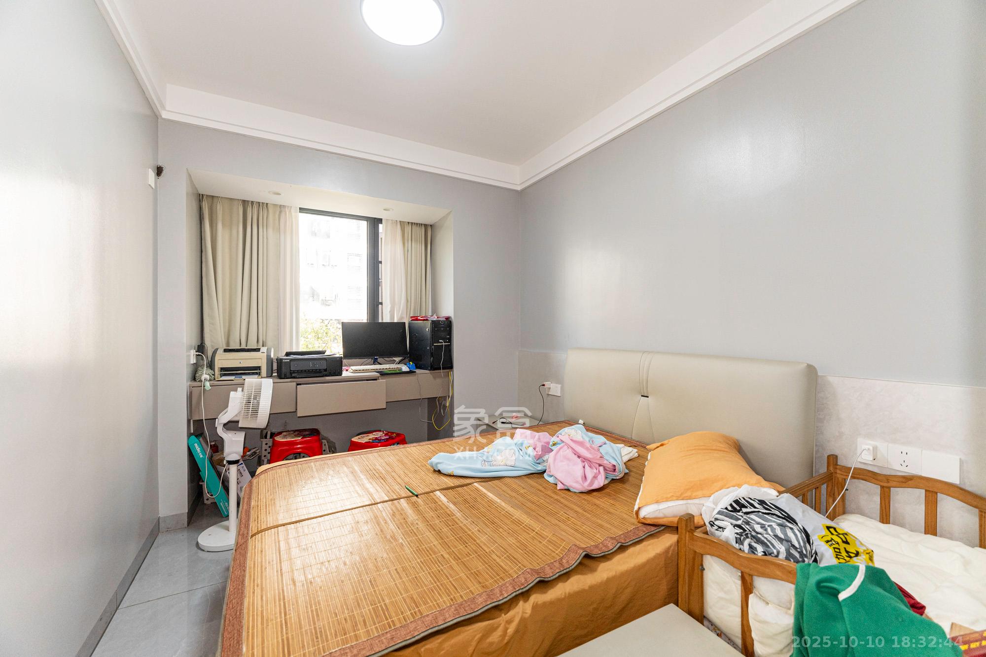 保利金香槟 3室2厅2卫 129.0万 保利金香槟 3室2厅2卫 129.0万卧室