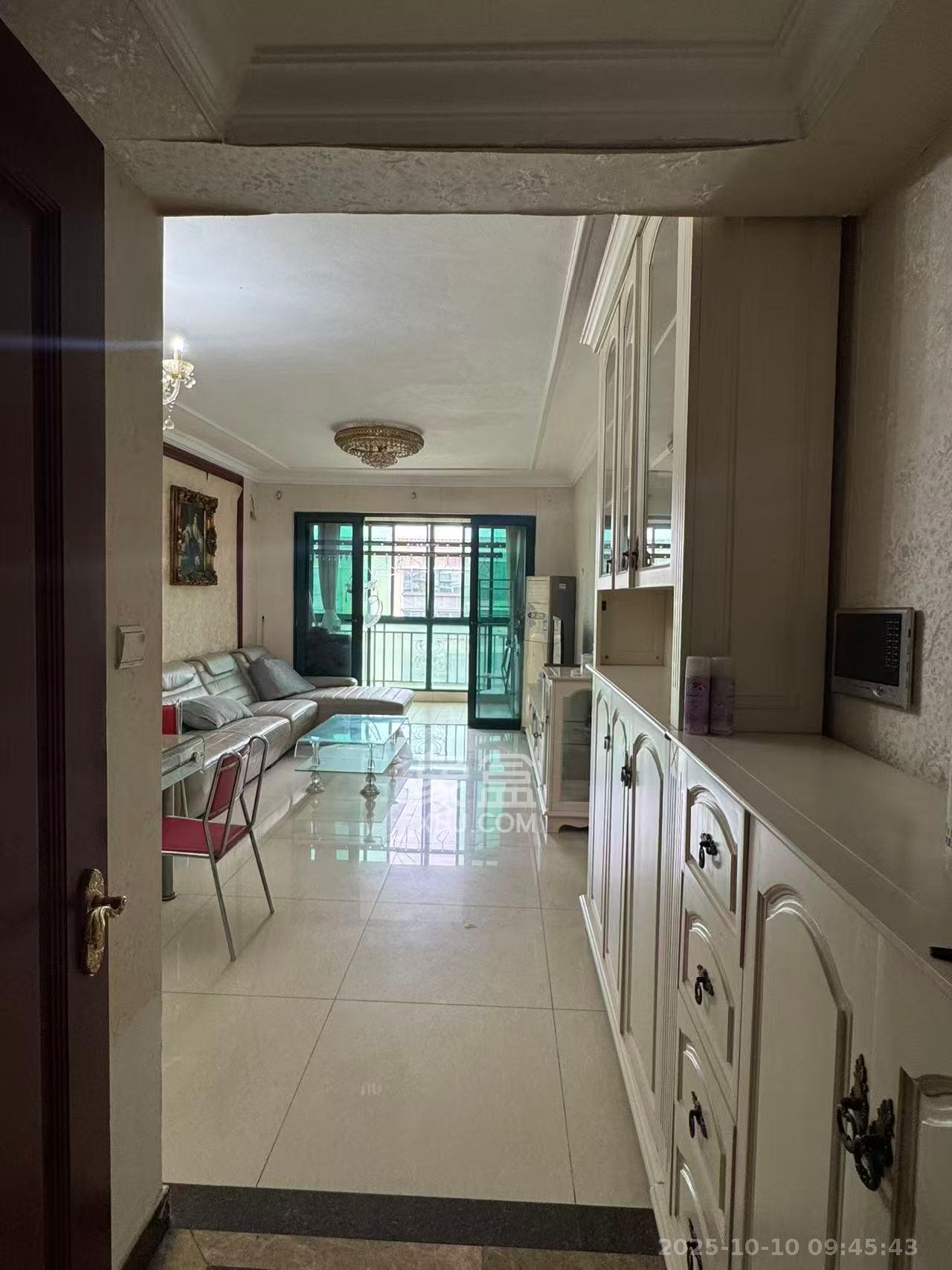 恒大城  1室2厅1卫    1900.0元/月室内图