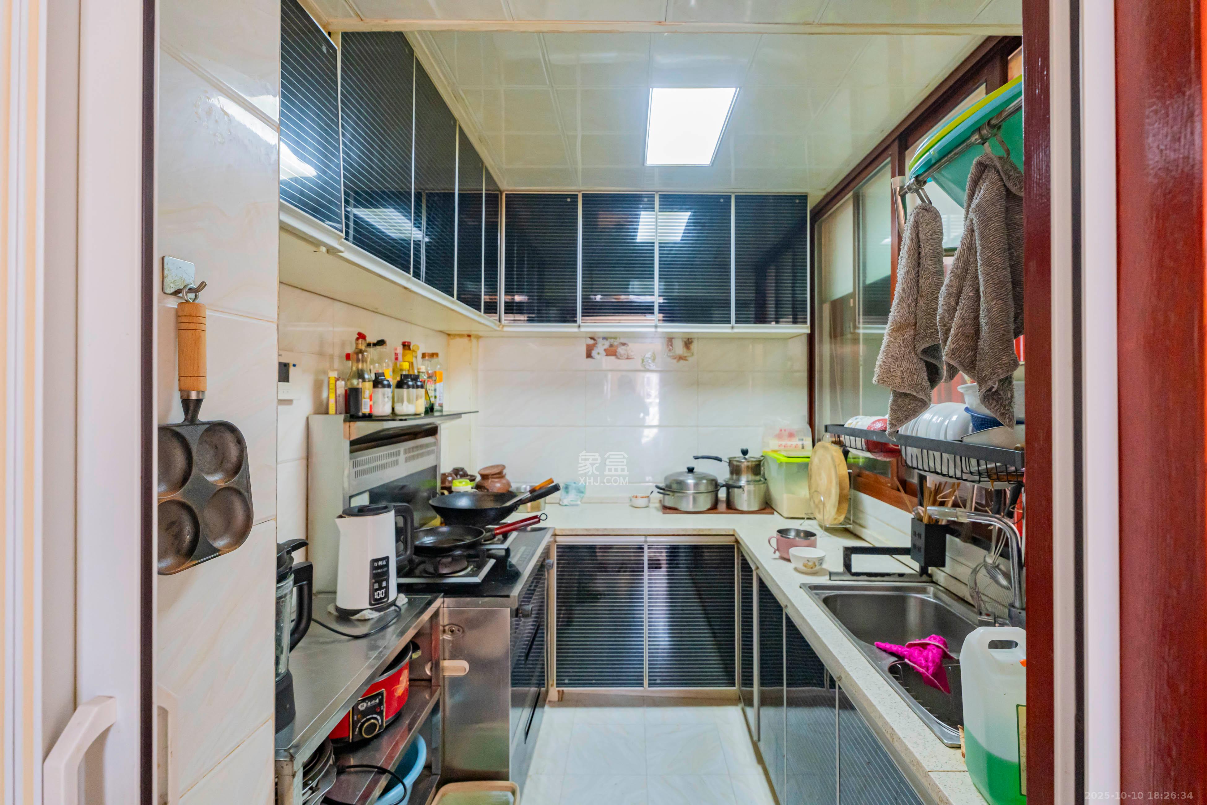 海洋半岛（月珑湾）  3室2厅1卫    87.0万厨房