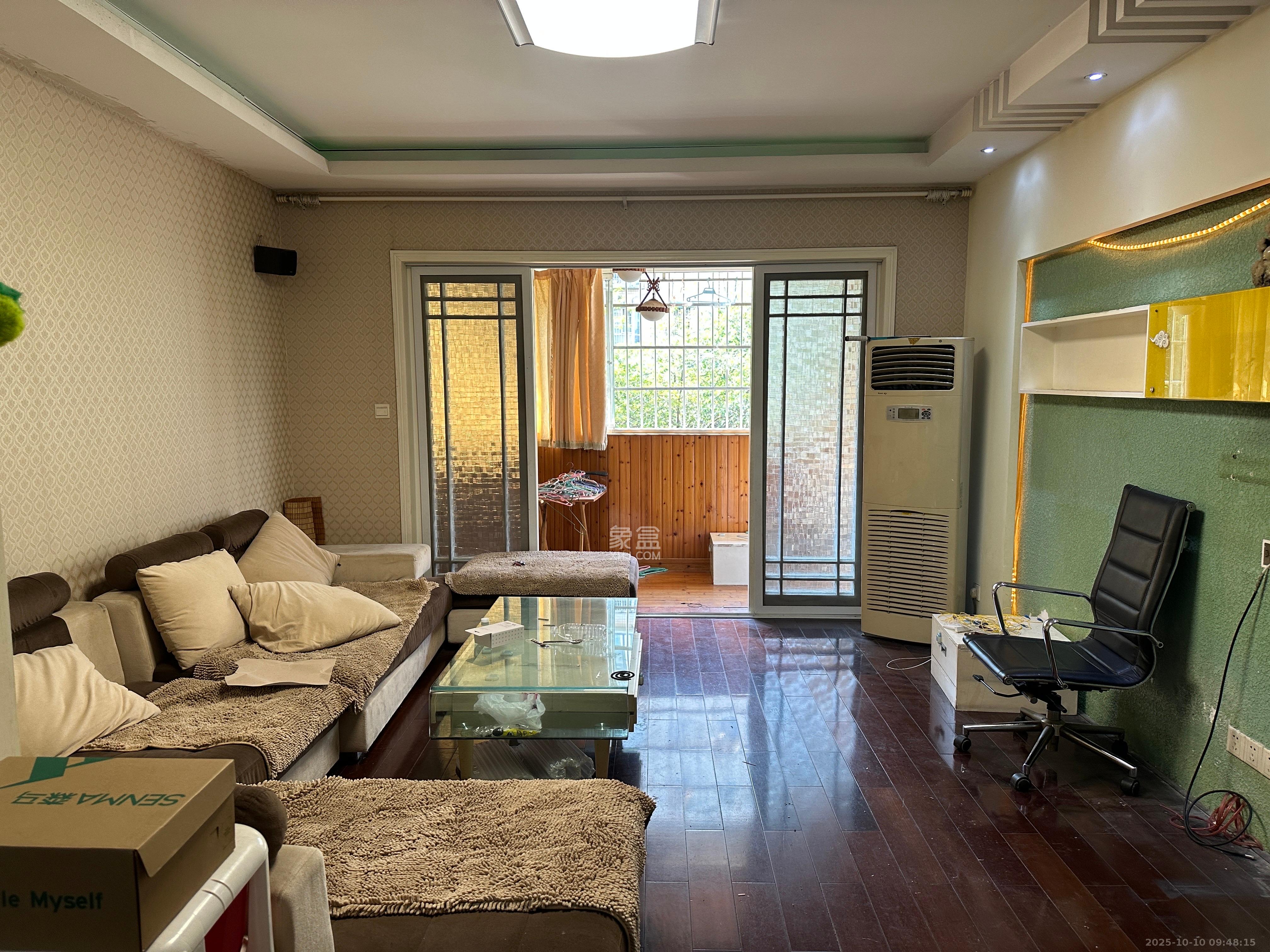 怡人园小区 2室1厅2卫 2500.0元/月 怡人园小区 2室1厅2卫 2500.0元/月室内图