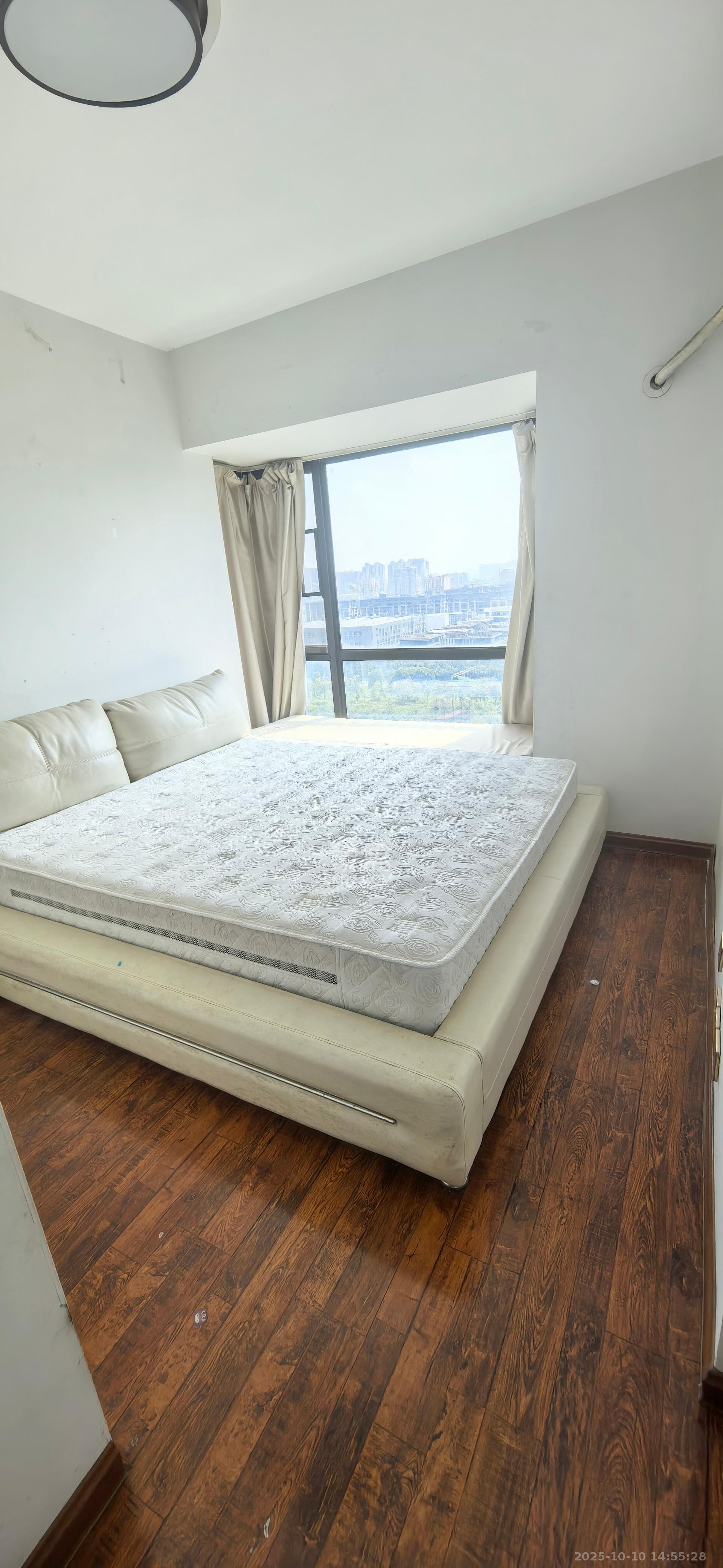 海伦春天  4室2厅1卫    2200.0元/月室内图