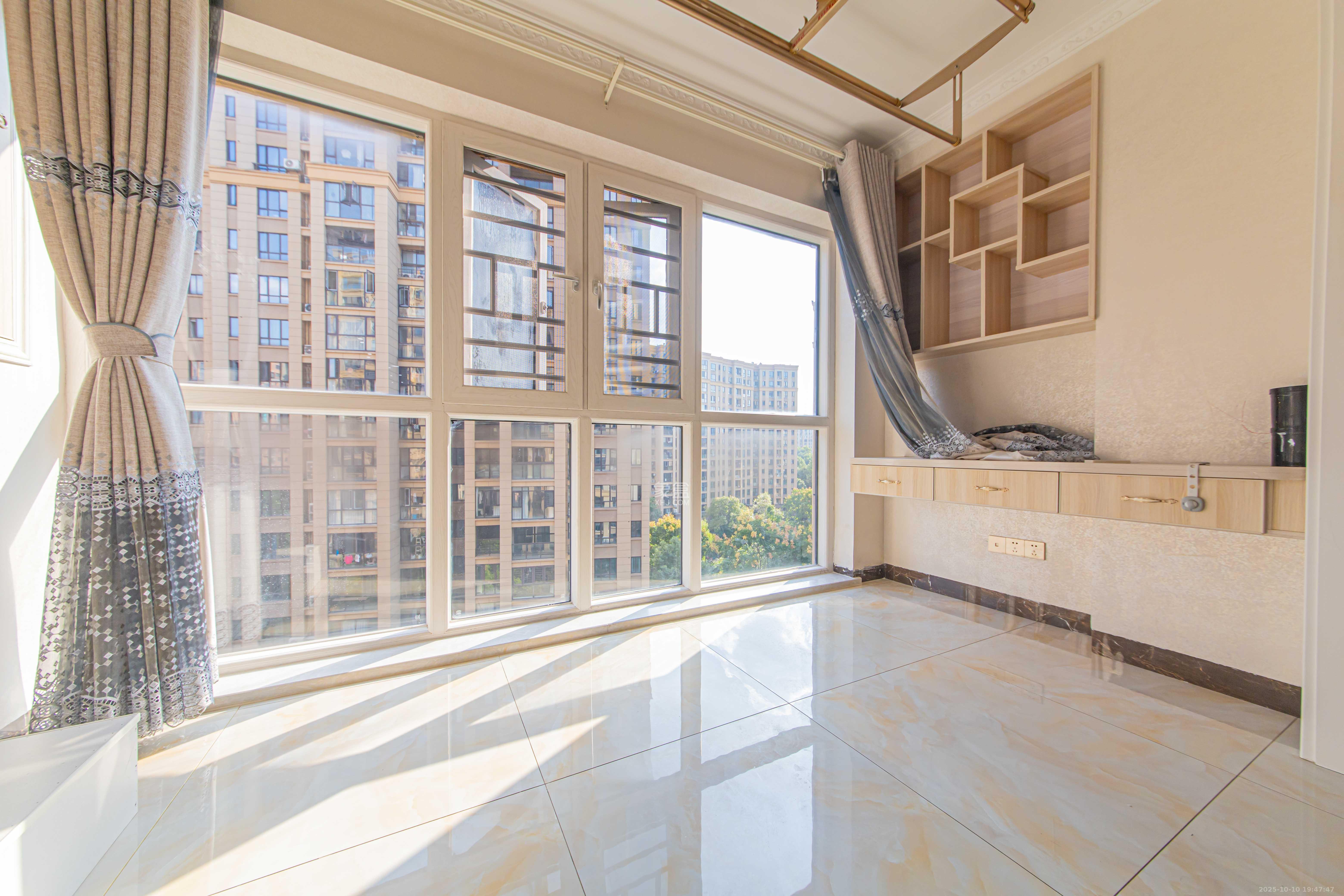 鑫远悦城（鑫远悦时代）  3室2厅1卫    96.0万阳台