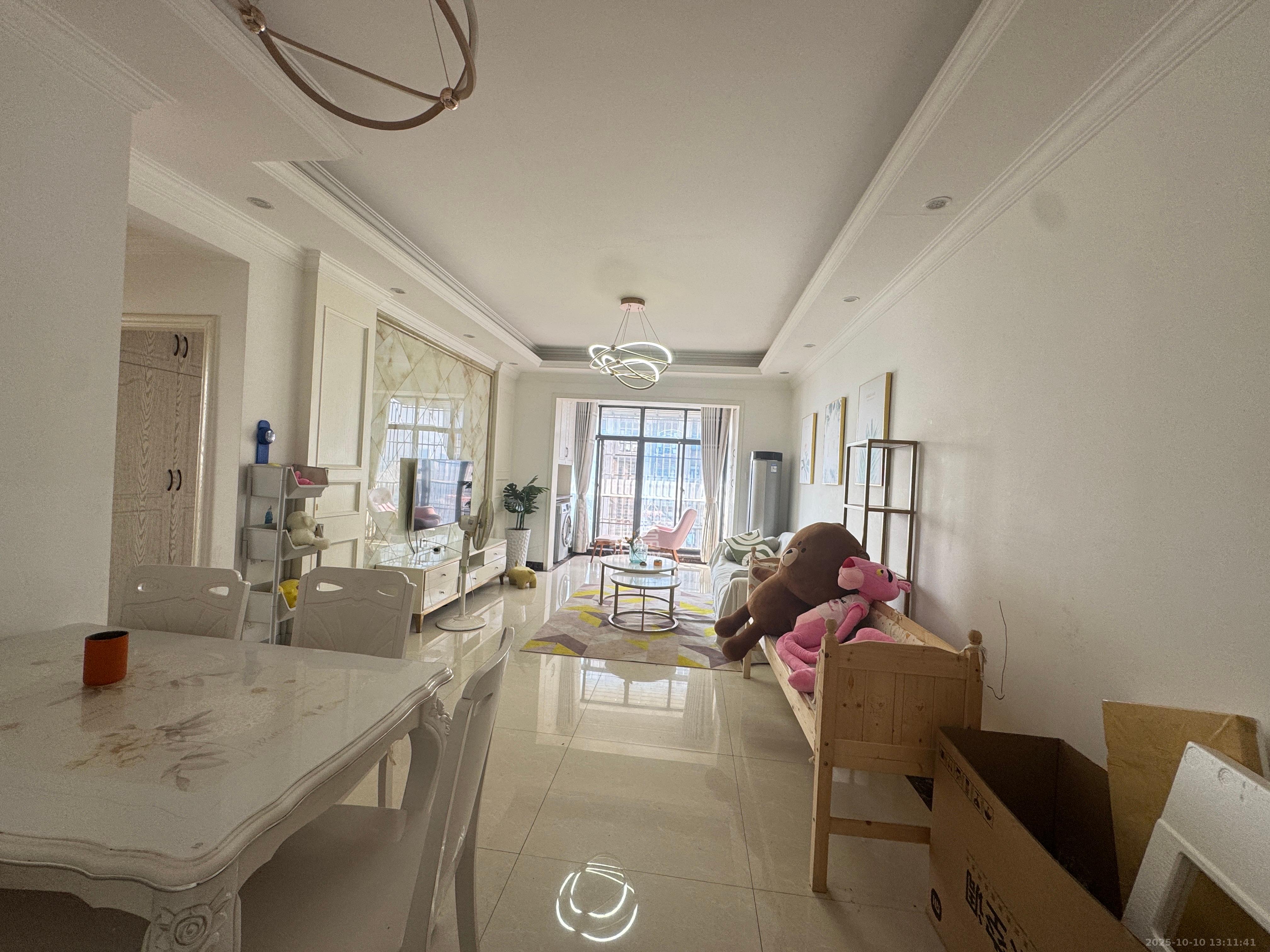 天元涉外景园B区  3室2厅1卫    2500.0元/月