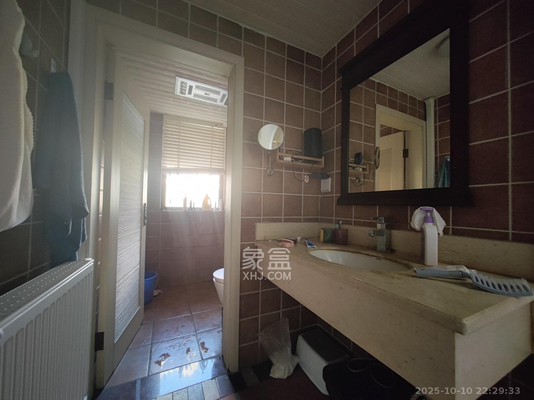 欧莱雅郡 4室2厅2卫 158.8万 欧莱雅郡 4室2厅2卫 158.8万卫生间