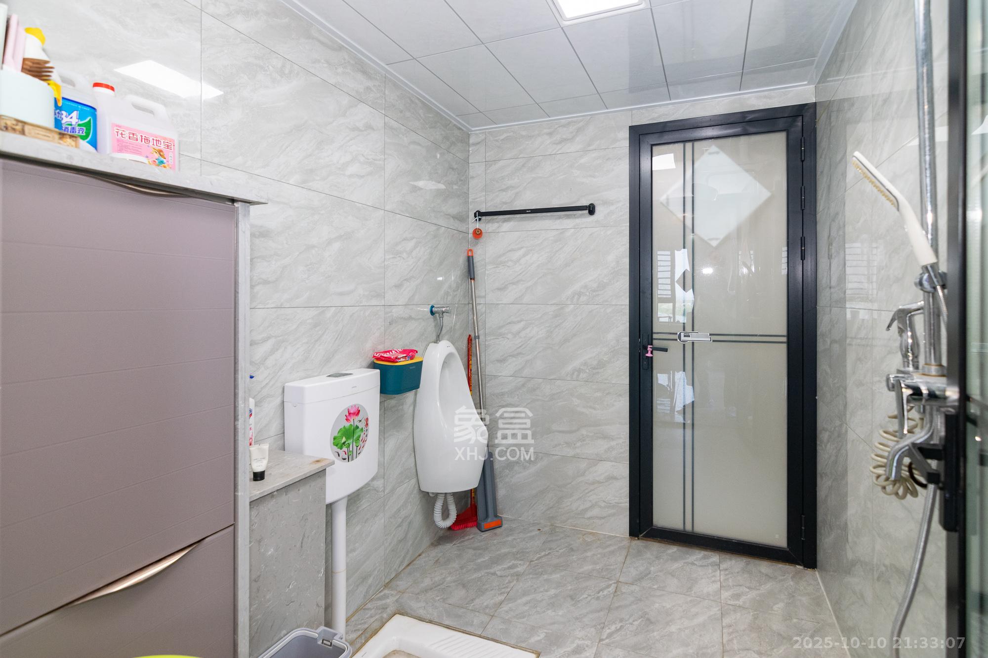 高域自然城 4室2厅2卫 145.0万 高域自然城 4室2厅2卫 145.0万卫生间