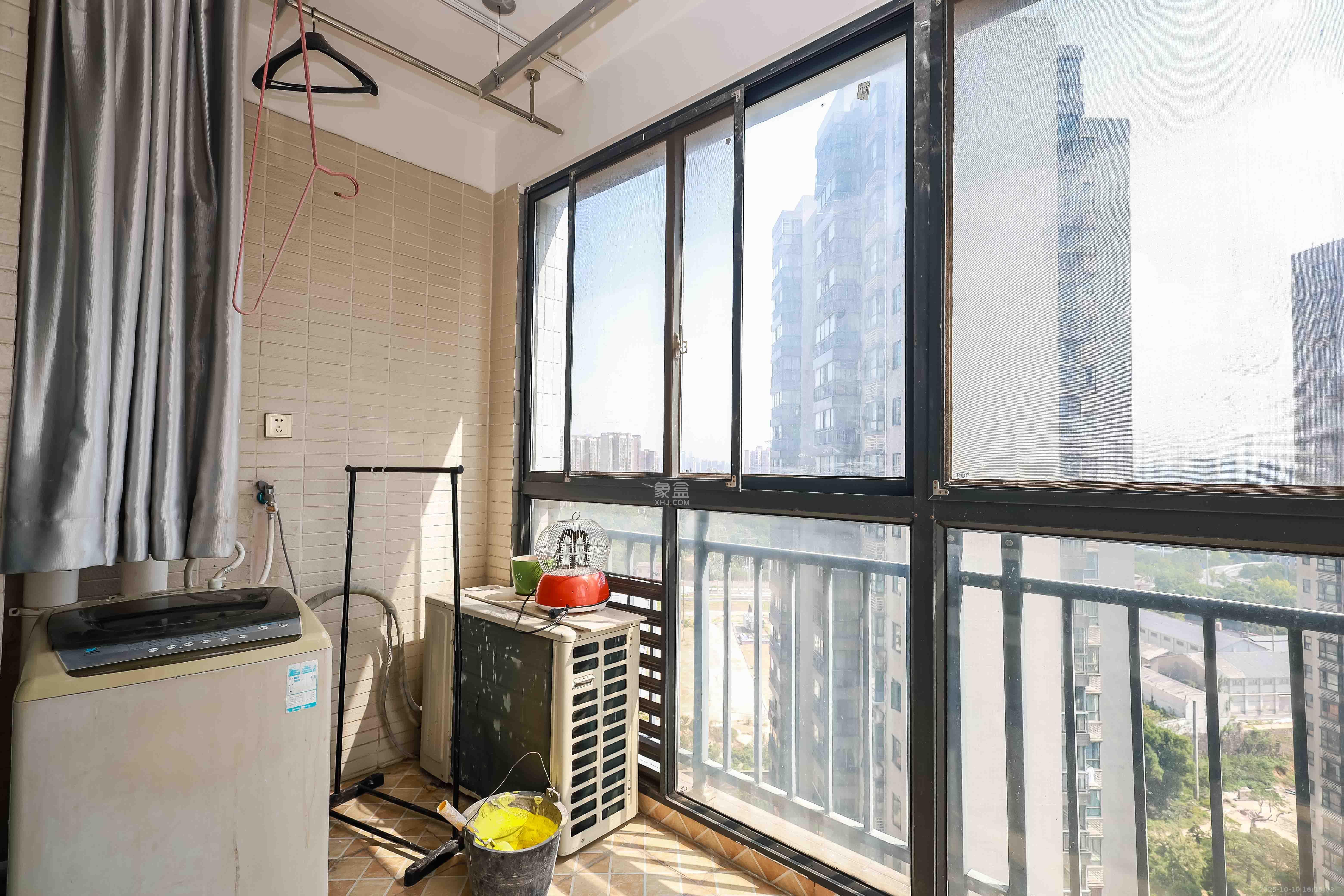 莱茵城  3室2厅1卫    62.0万阳台