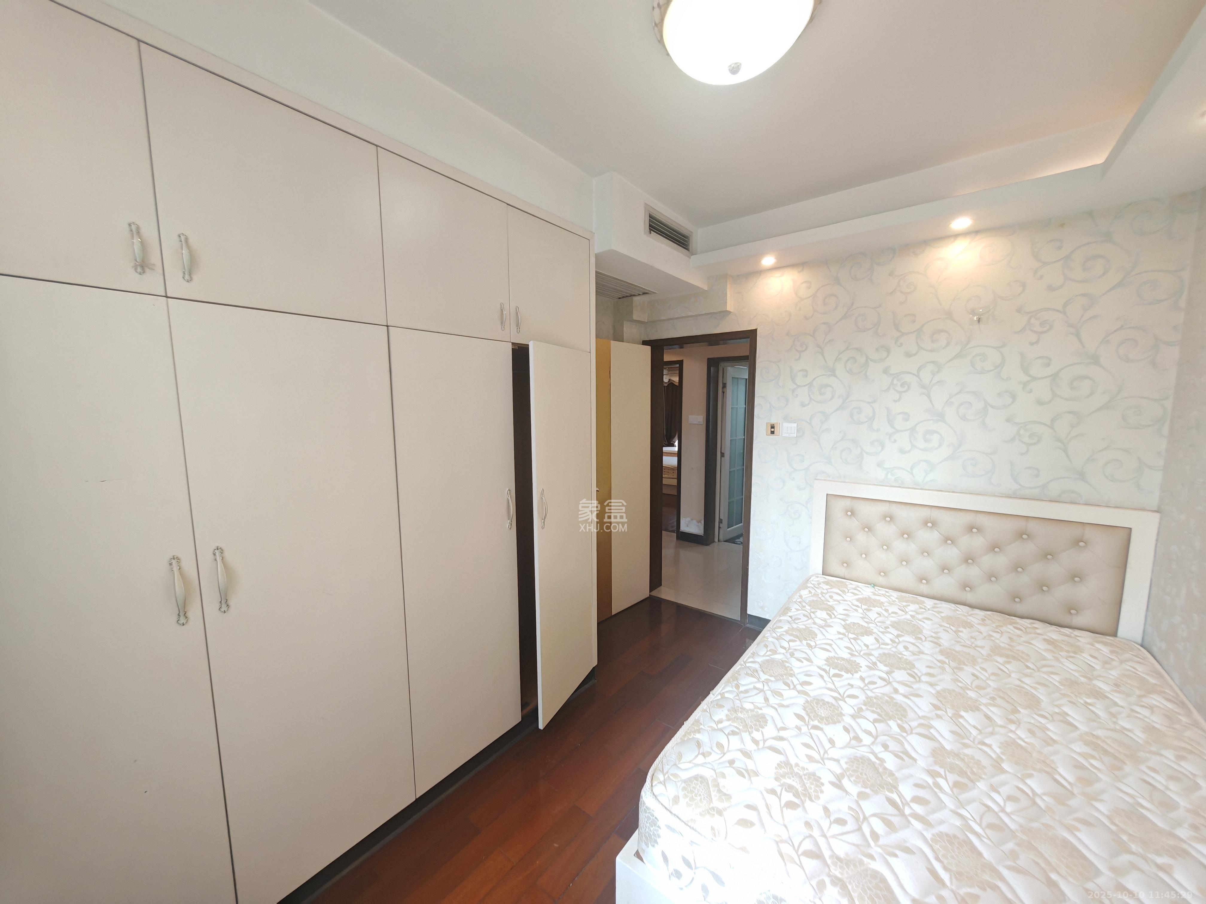 五一华府 3室2厅2卫 5000.0元/月 五一华府 3室2厅2卫 5000.0元/月室内图