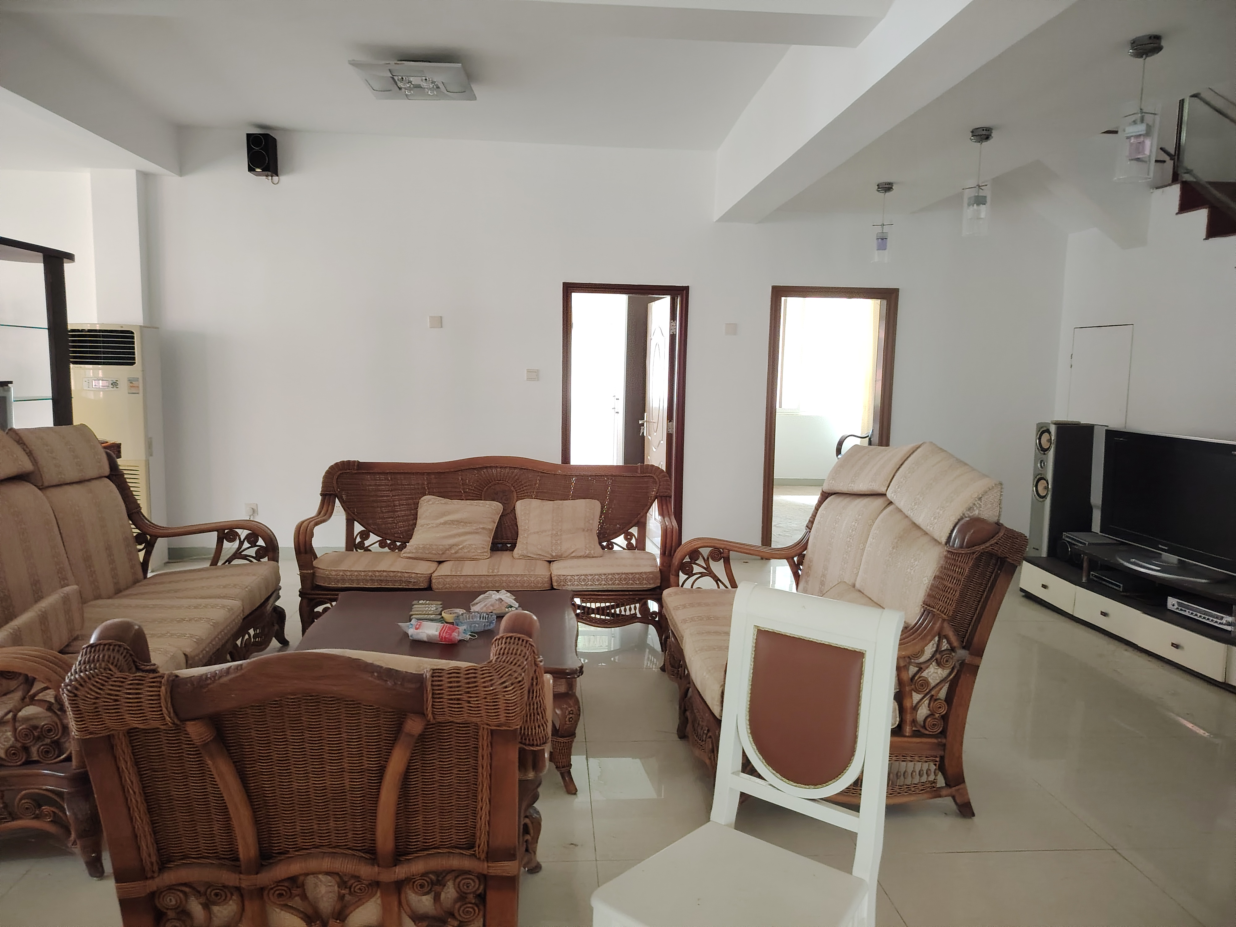 顺发新村 6室4厅3卫 5000.0元/月 顺发新村 6室4厅3卫 5000.0元/月室内图