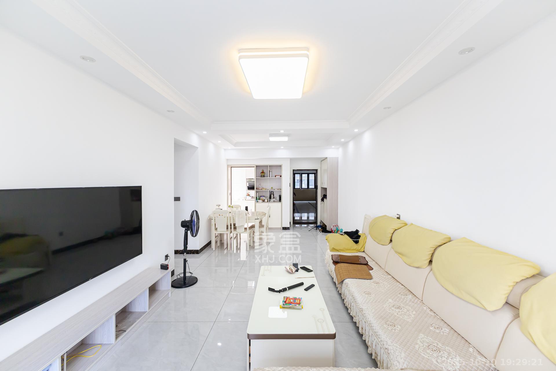 勤诚达境界城  3室2厅2卫    98.0万客厅