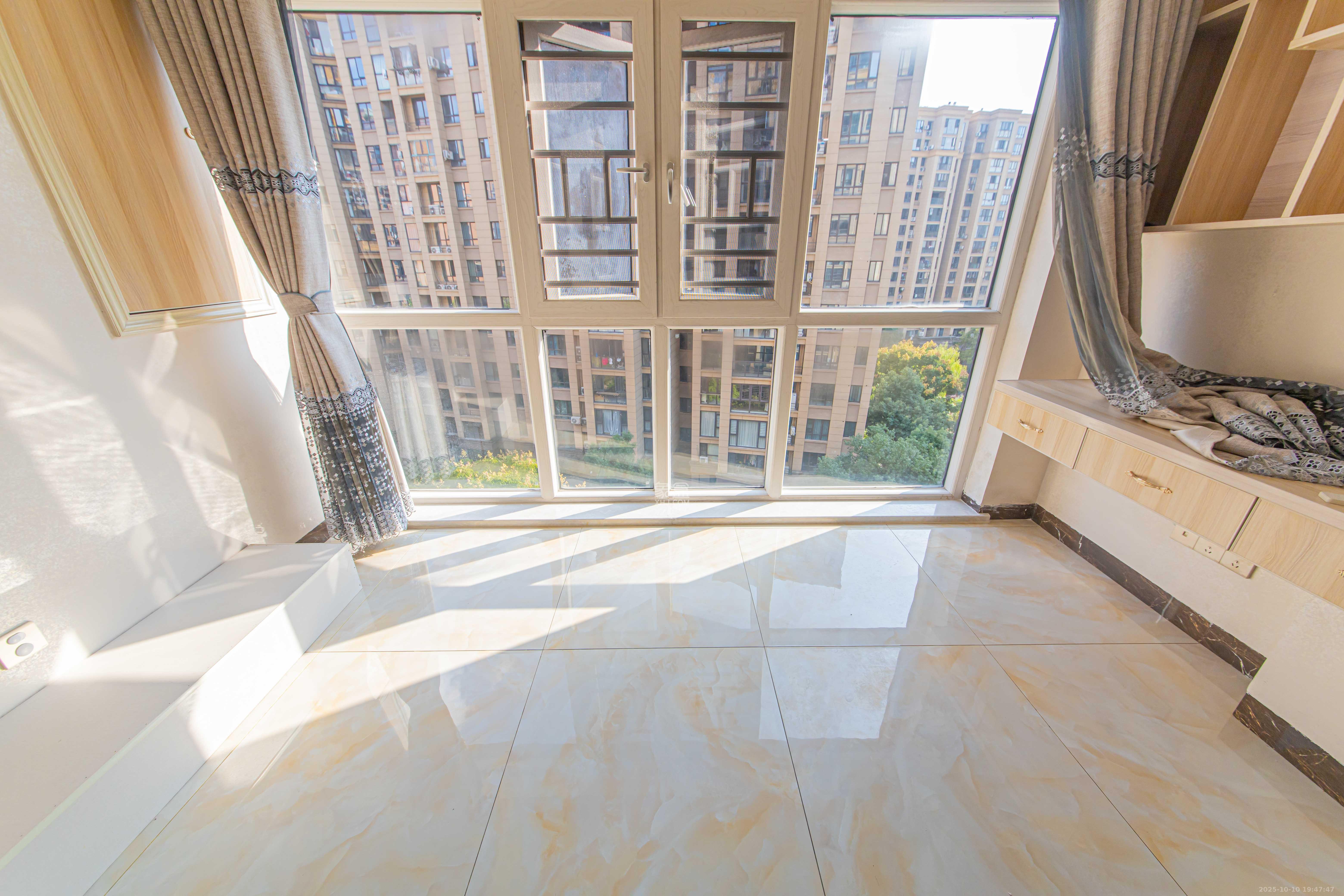 鑫远悦城（鑫远悦时代）  3室2厅1卫    96.0万阳台