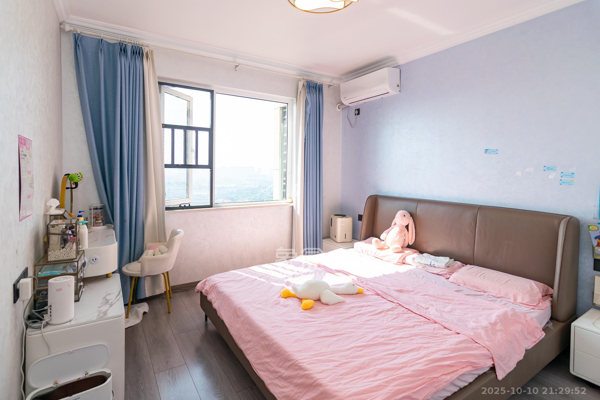 绿地香树花城 3室2厅2卫 79.9万 绿地香树花城 3室2厅2卫 79.9万卧室