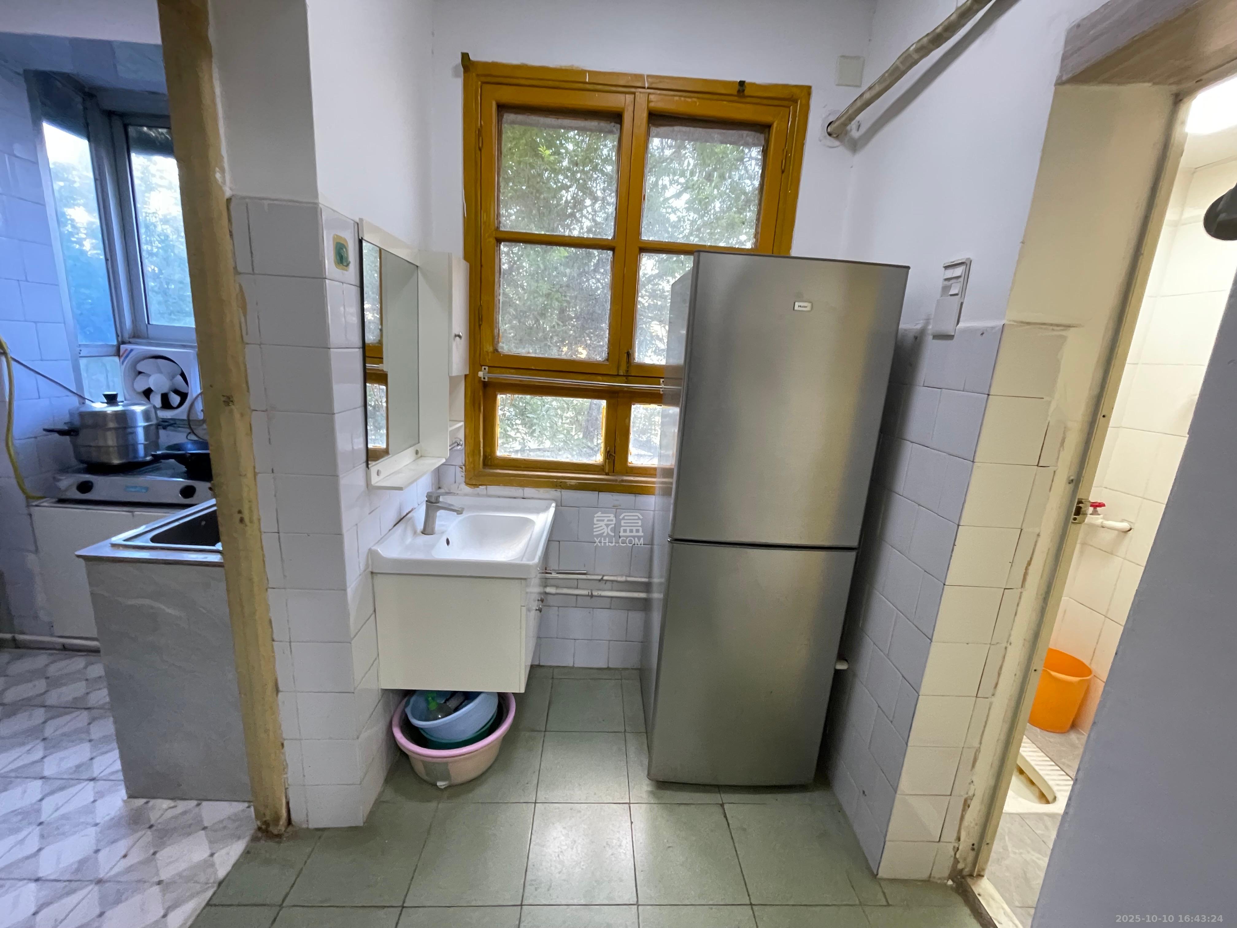 东瓜山二村 1室0厅0卫 1300.0元/月 东瓜山二村 1室0厅0卫 1300.0元/月室内图