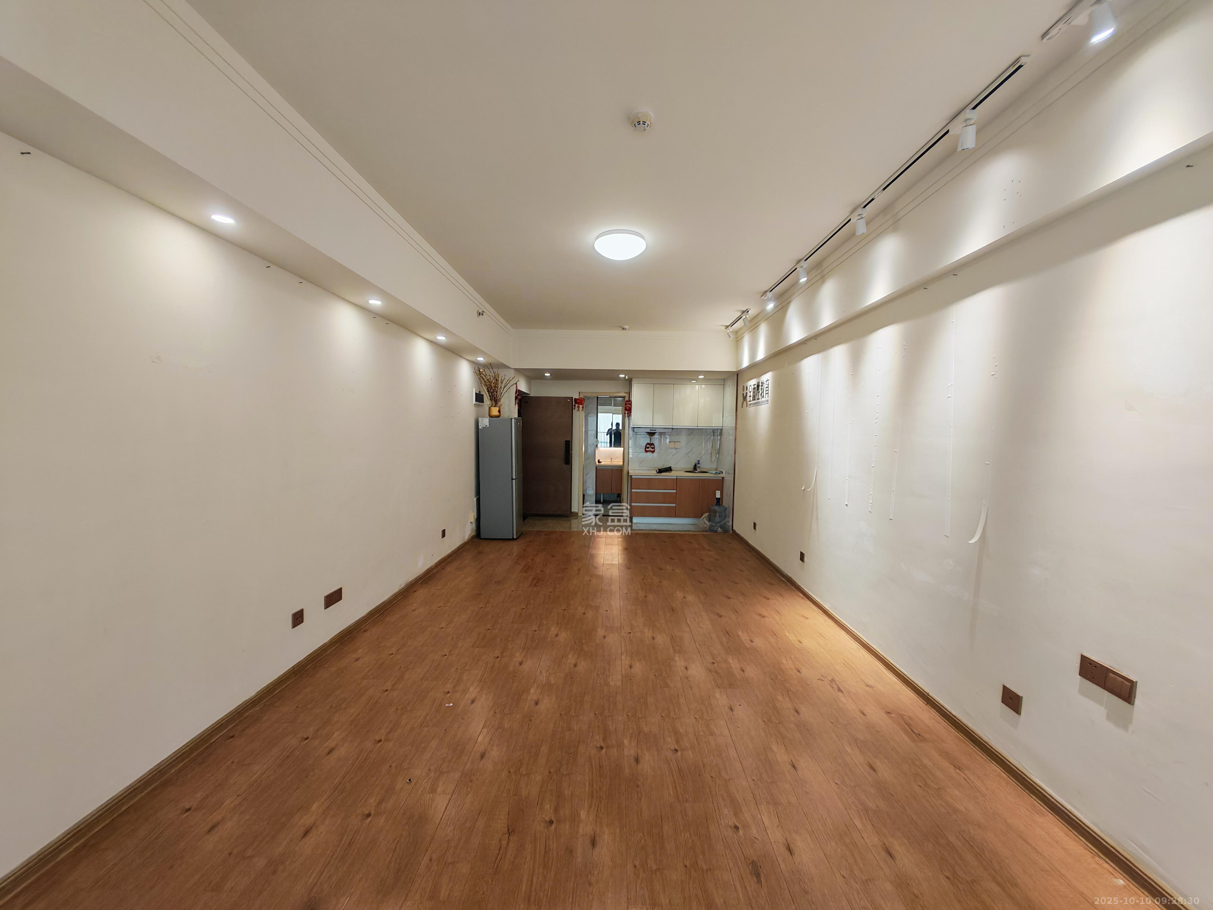 中交广场公寓  1室1厅1卫    1900.0元/月室内图