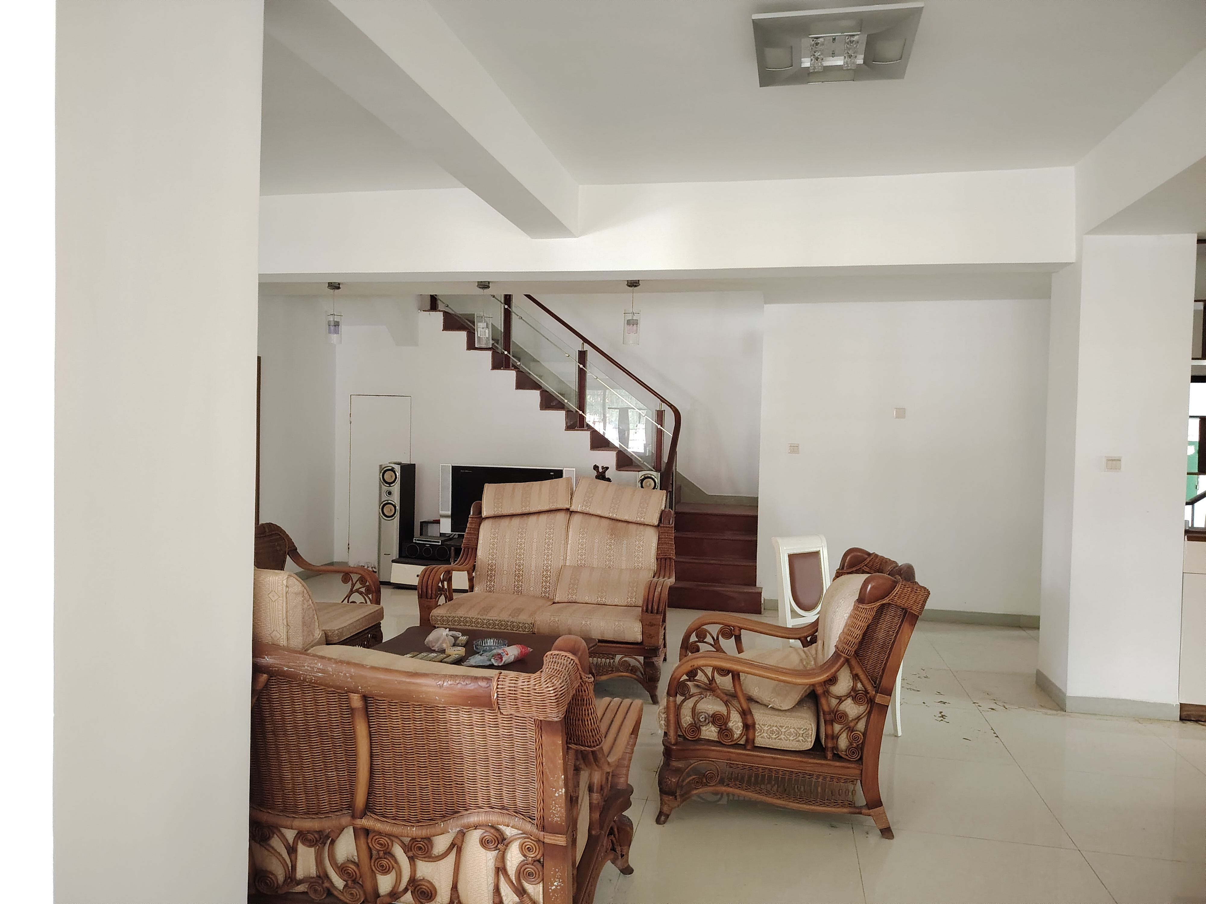 顺发新村 6室4厅3卫 5000.0元/月 顺发新村 6室4厅3卫 5000.0元/月室内图