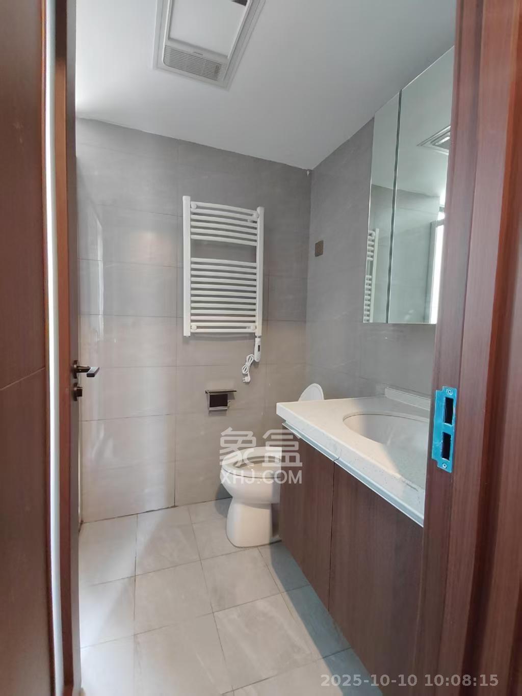 绿地商务广场  1室1厅1卫    2000.0元/月室内图